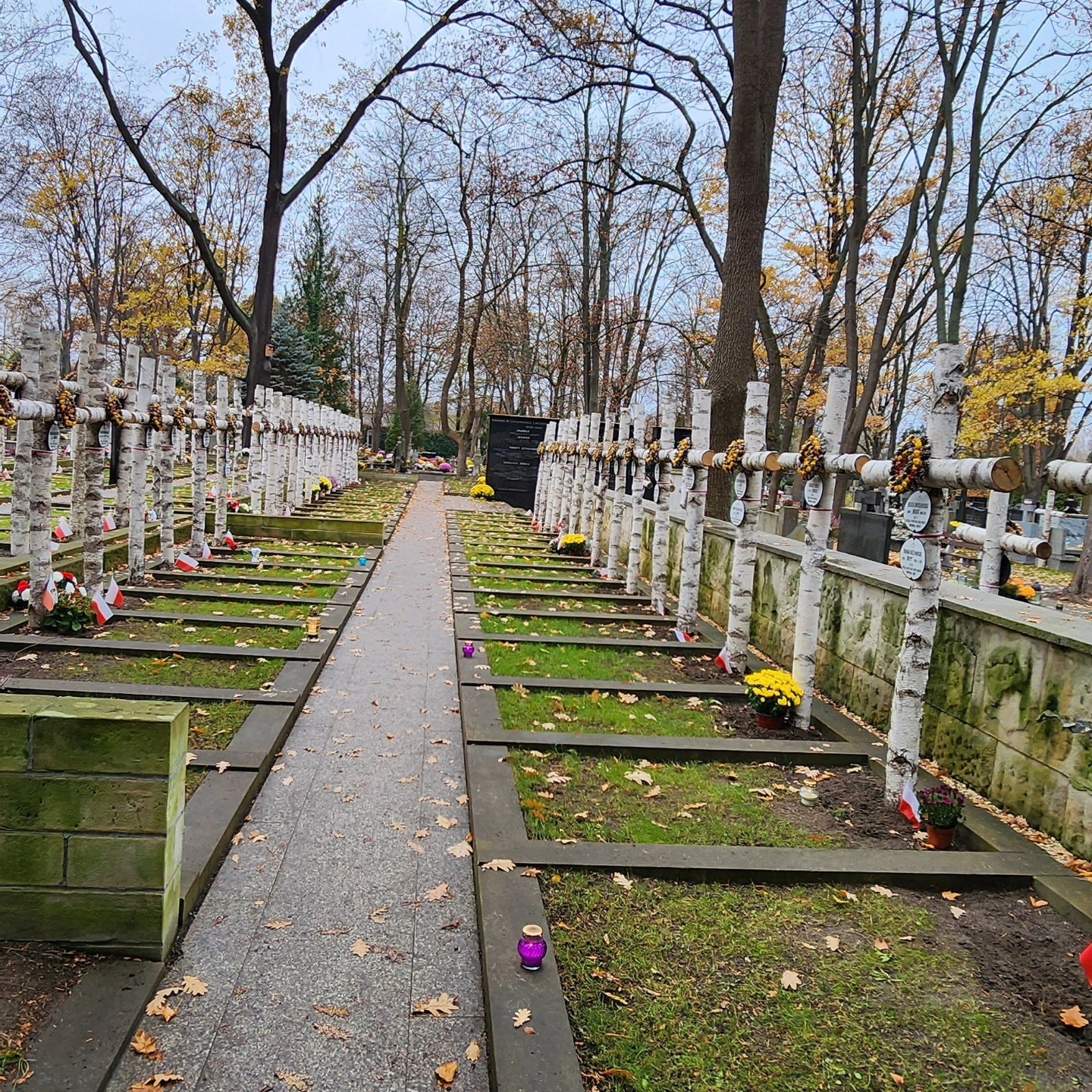 Pomnik Powstańców Styczniowych, Warsaw🇵🇱
Among the solemn rows of the Military Cemetery lie the heroes of the Warsaw Uprising, veterans and young insurgents who gave everything for Poland’s freedom. Their courage and sacrifice echo through history, a testament to an unyielding spirit in the face of overwhelming odds. Must visit for those who wish to honor Poland's heroes and loved ones of friends and family of Polish nationality or descent.
Seeing this place has forever made me curious what happened in 1944.
.
.
#History #Poland #Warsaw #travelpoland