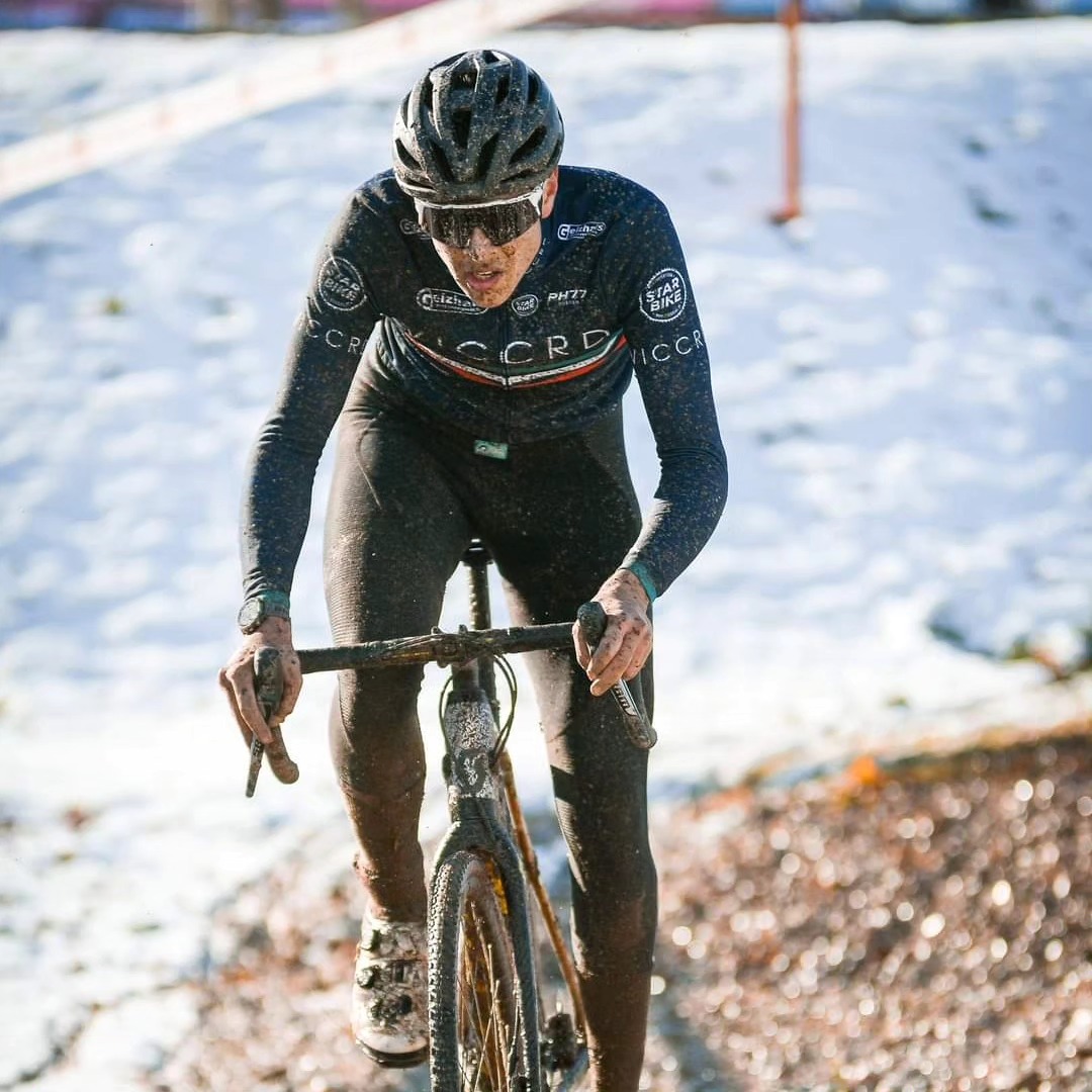 Letzten Samstag konnte Liam in Bad Ischl seinen ersten allgemeinen Sieg in einem nationalen CX-Rennen des @verge_austria @cycling_austria Cups feiern. Herzliche Gratulation!
.
.
.
📸 Herwig Füreder/@rc_lambach
#crossisboss #winnerwinnervegandinner #cx #cxracing #snowcross #raceday