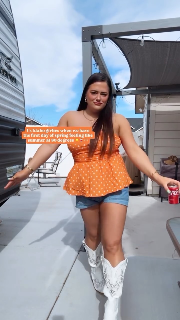 Like hello, yes ma’am! Coke Zero with lime & sunshine on my skin.. say less! 🤓🧡🍊☀️🥤🫶🏼✨ #spring2026 #forthegirls #idahome❤️ #idahomakeupartist #idahohairstylist