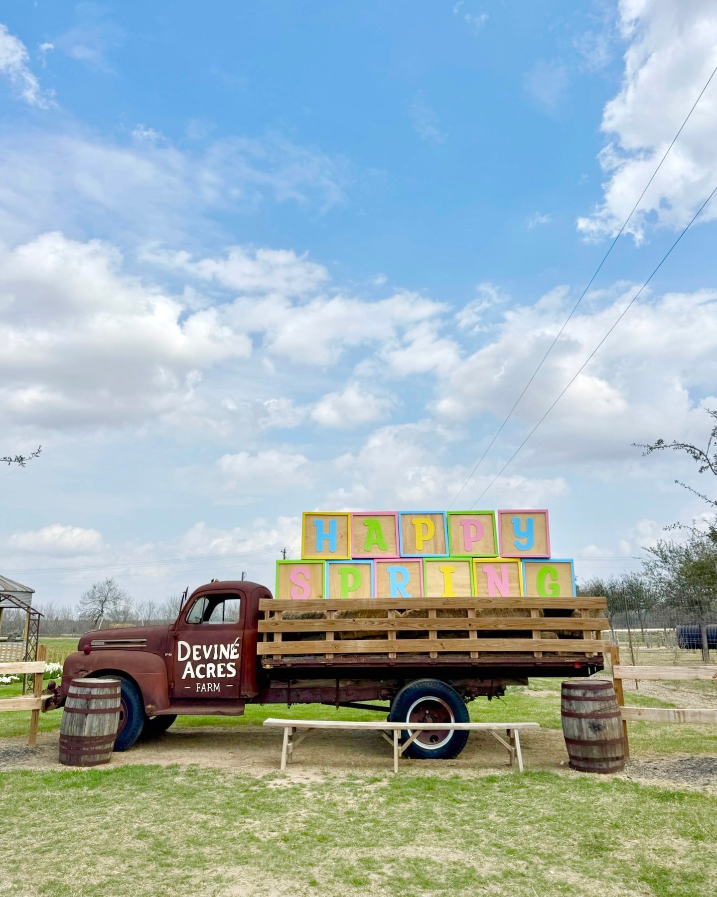 So many exciting things are happening on the farm as we get ready to open in just over a week. We wanted to share a little sneak peek of one of our new photo ops coming to the back flower field! 🌼💐👒
Spring ticket flash sale starts Monday at 8am, with tickets 35% off for a limited time! 😍 If you’d like a reminder, sign up for our newsletter. We may even have early access just for subscribers 😉💌 devineacresfarm.com/newsletter
📆 Spring CountryFest
March 28, 29, April 3, 4