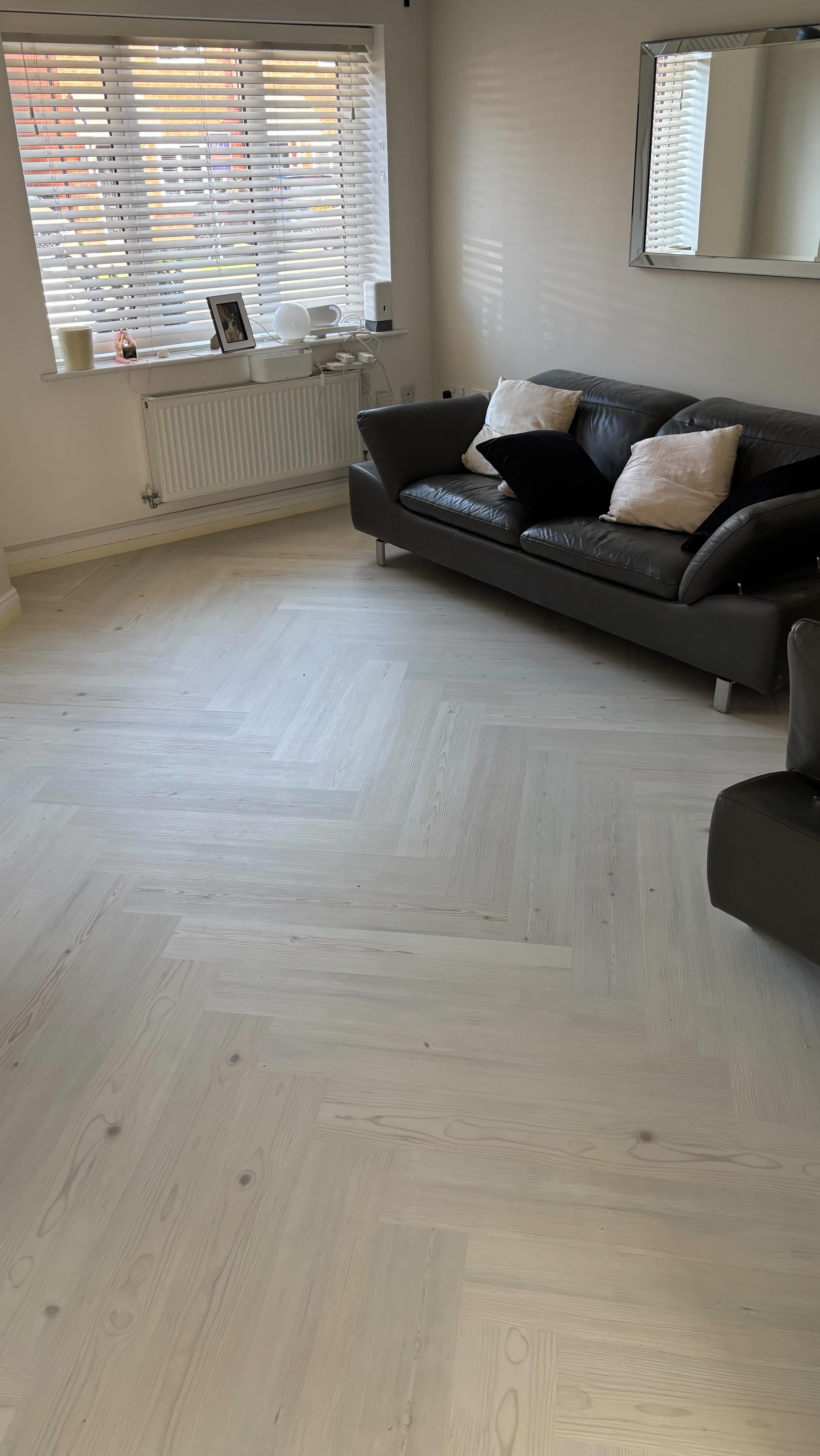Screeded and fitted this clean stylish @karndean_uk Knight tile Washed Scandi Pine to the whole downstairs of this newbuild to really brighten the whole home up ππ»ππ»ππ»
#manchesterfloorlayers #manchesterhomerenovation #manchesterlvtfloor #herringbone