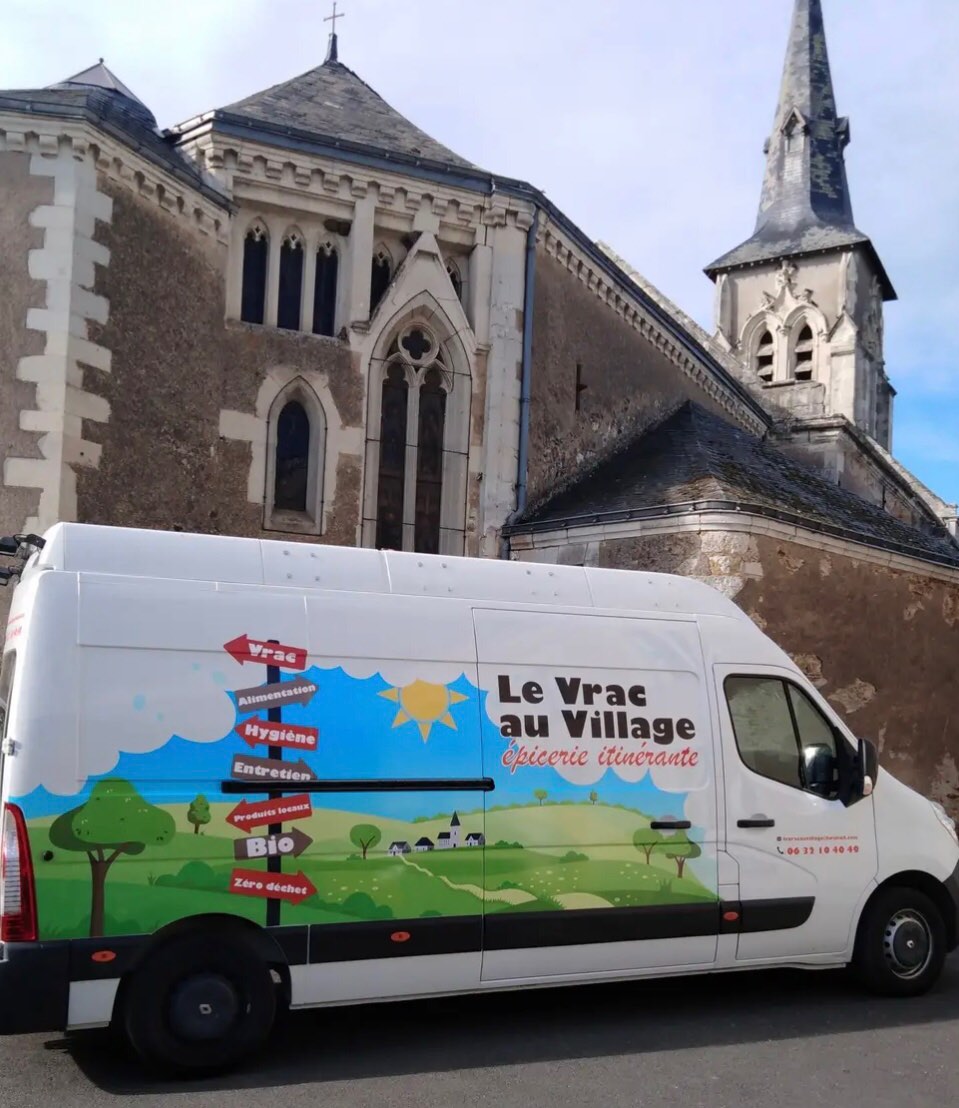 🌿 Une belle nouveauté par chez nous 🌿
Nous sommes heureux de vous proposer désormais nos produits de la ferme… directement près de chez vous grâce à Christine et son camion 🚐💚
Avec Le Vrac au Village, une épicerie itinérante engagée, vous pouvez retrouver des produits locaux, bio et en vrac, dans plusieurs communes autour de chez nous 🌾
👉 Retrouvez-la sur les tournées :
📍 Champigné / Brain-sur-Longuenée
📍 Tiercé / La Jaille-Yvon
📍 Le Lion-d’Angers / Étriché
📍 Querré
📍 Thorigné-d’Anjou / Juvardeil
📍 Saint-Denis-d’Anjou ( notre village )
📍 Châteauneuf
📍 Morannes
📍 Écuillé
📍 Feneu
📍 Soucelles
📍 Villevêque
💛 Une autre façon de consommer : locale, responsable et pleine de bon sens
📞 06 32 10 40 49
📧 levracauvillage@hotmail.fr
N’hésitez pas à aller à sa rencontre !
Planning horaire : https://www.facebook.com/levracauvillage/