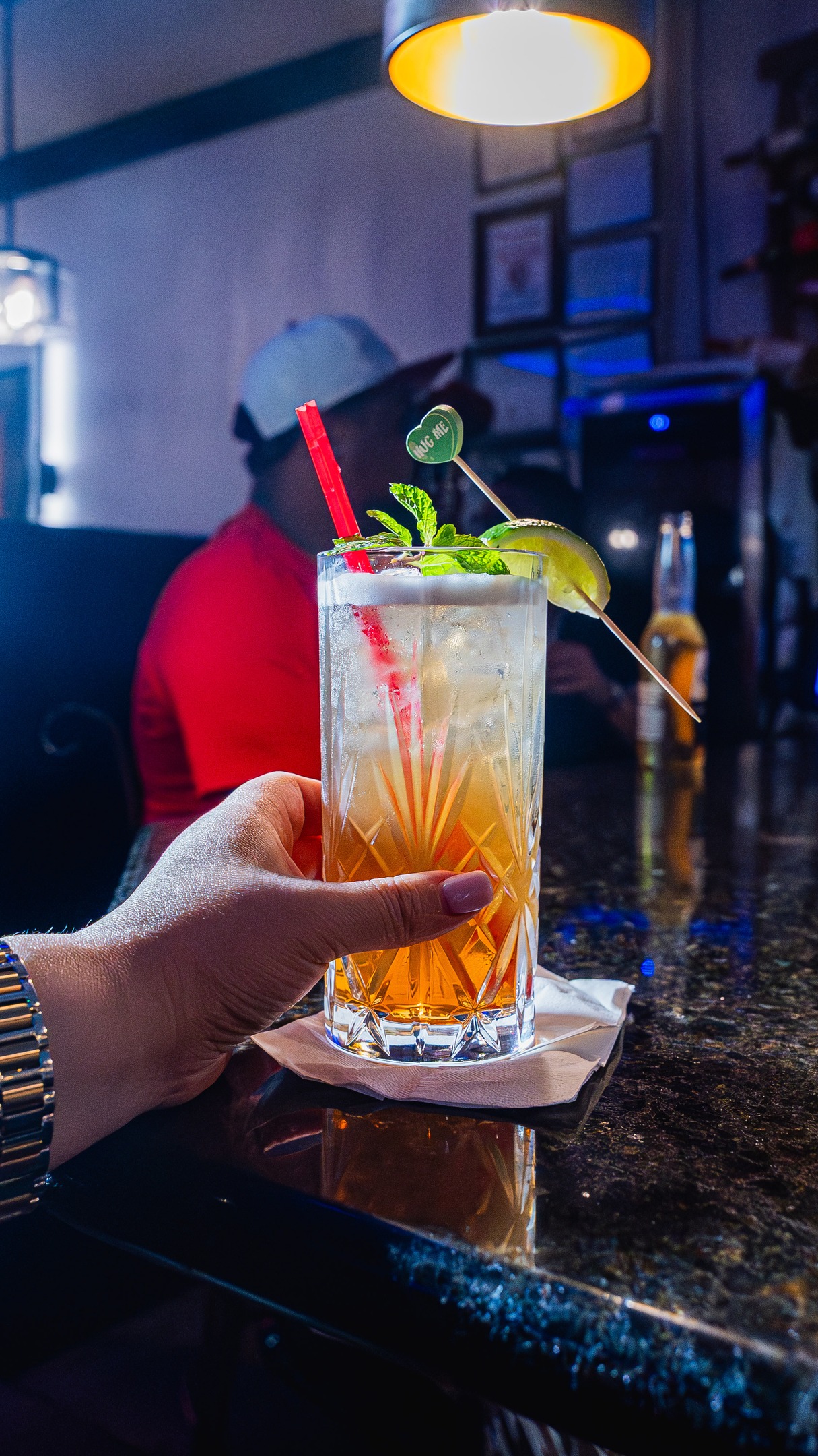 When the bill comes and everyone says “I got it!” 😂
Good food, great drinks, and even better company. That’s the kind of night we love. Who are you bringing next time? 🍹🍽️
#GoodVibesOnly #DinnerMoments #FoodAndFriends #RestaurantLife #NightOut