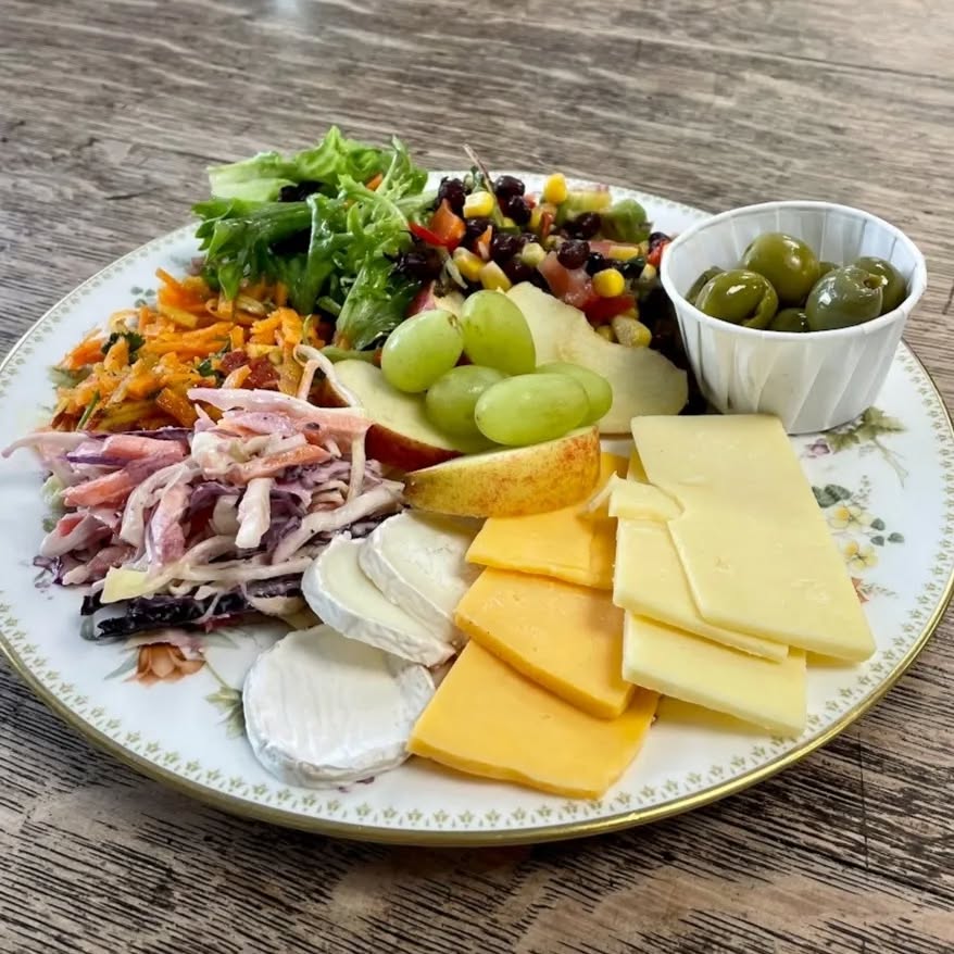 😍 Well that's lunch sorted! Our new salad plates are the perfect choice for this warm weather, with a choice of cheese, ham, falafel or chicken 🤤
+
Plus, everyone knows if you have a salad for main, you can DEFINITELY have ice cream for pudding 😉
+
We're open Weds-Fri this week and can't wait to welcome you ✨
+
+
+
+
+
+
+
#magicbeanscafe #fairford #raffairford #whelfordpools #cotswoldliving #visitgloucestershire #dogfriendlyuk #dogfriendlycafe #cirencester #whatsforlunch