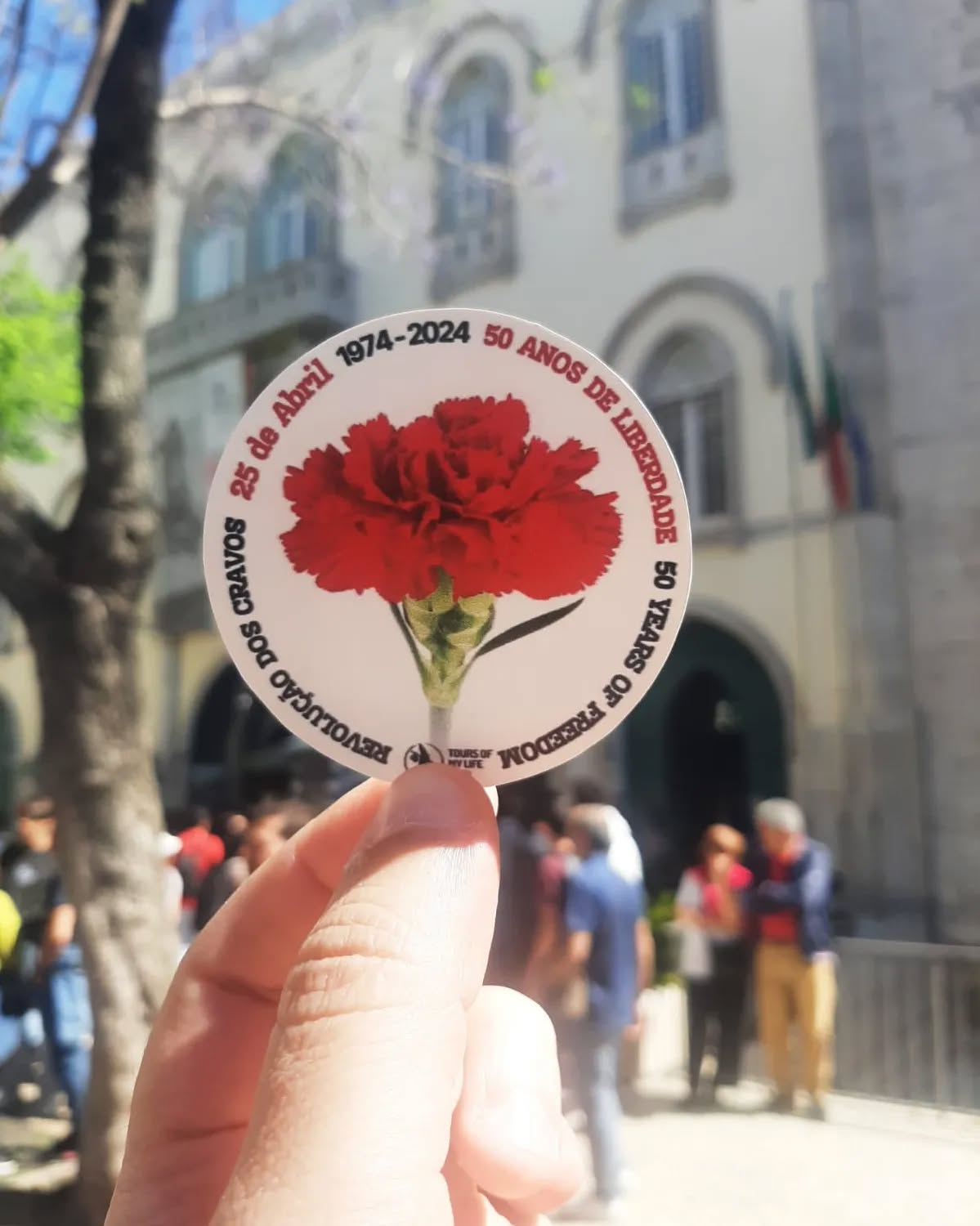 Today we celebrate 50 years since the “Carnation Revolution” that ended the dictatorship and allowed freedom and democracy to exist in Portugal.✊🏻
50 years of revolution, 50 years of freedom! 🕊️
Hoy celebramos 50 años desde la “Revolución de los Claveles” que acabó con la dictadura y permitió que haya libertad y democracia en Portugal.
50 años de revolución, 50 años de libertad!🌹
#25deabrilsempre #revolution #freedom #libertad #revolución