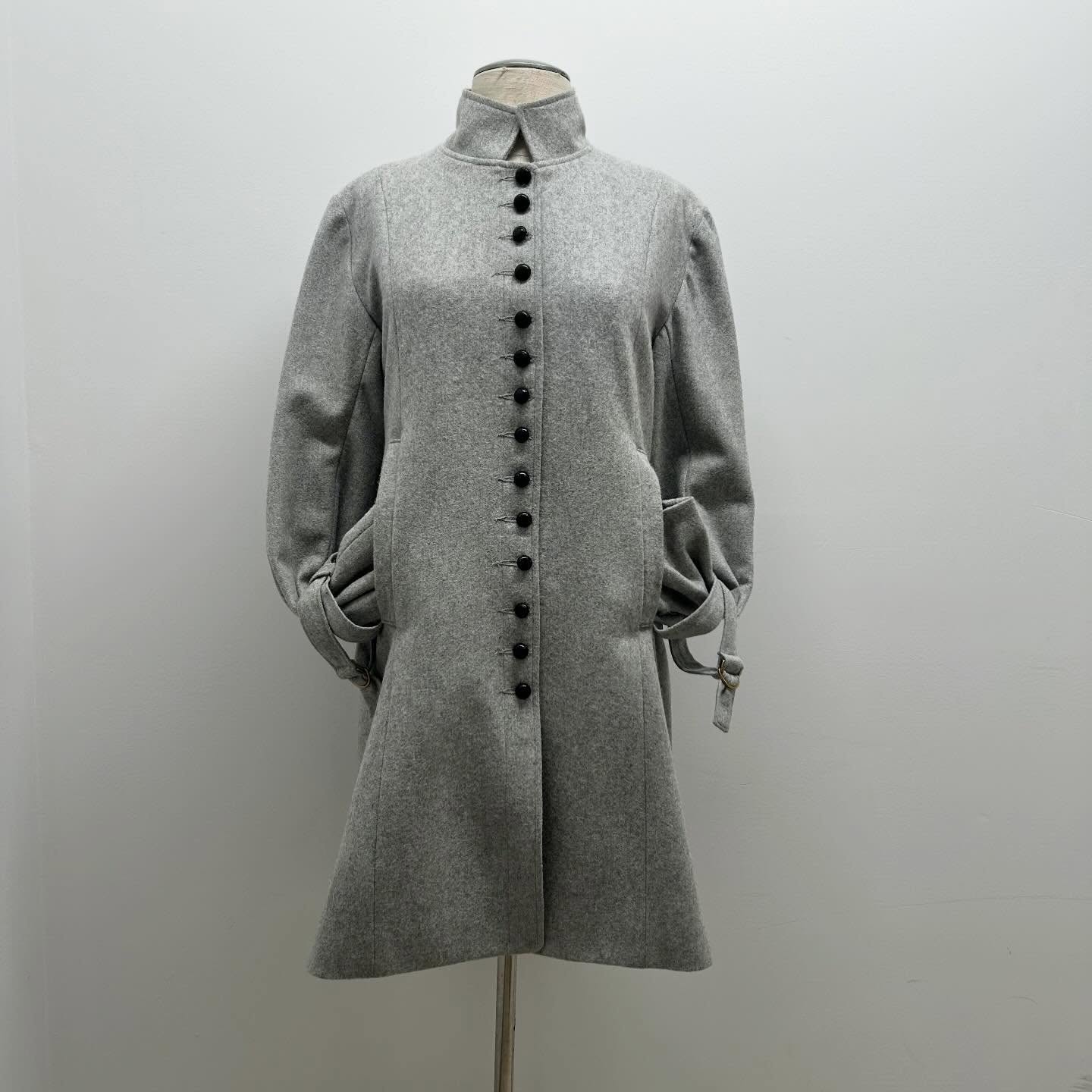 Spring coat ready. Lightweight grey wool with pockets , lined and gathered back detail .
# isabelledunlopclothing
#madeinvancouver