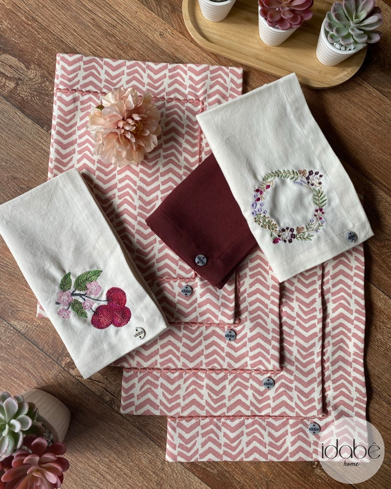 • 11 94331-1286 • www.idabe.com.br •
#mesaposta #enxovaldemesa #lugaramericano #guardanapobordado #homedecor