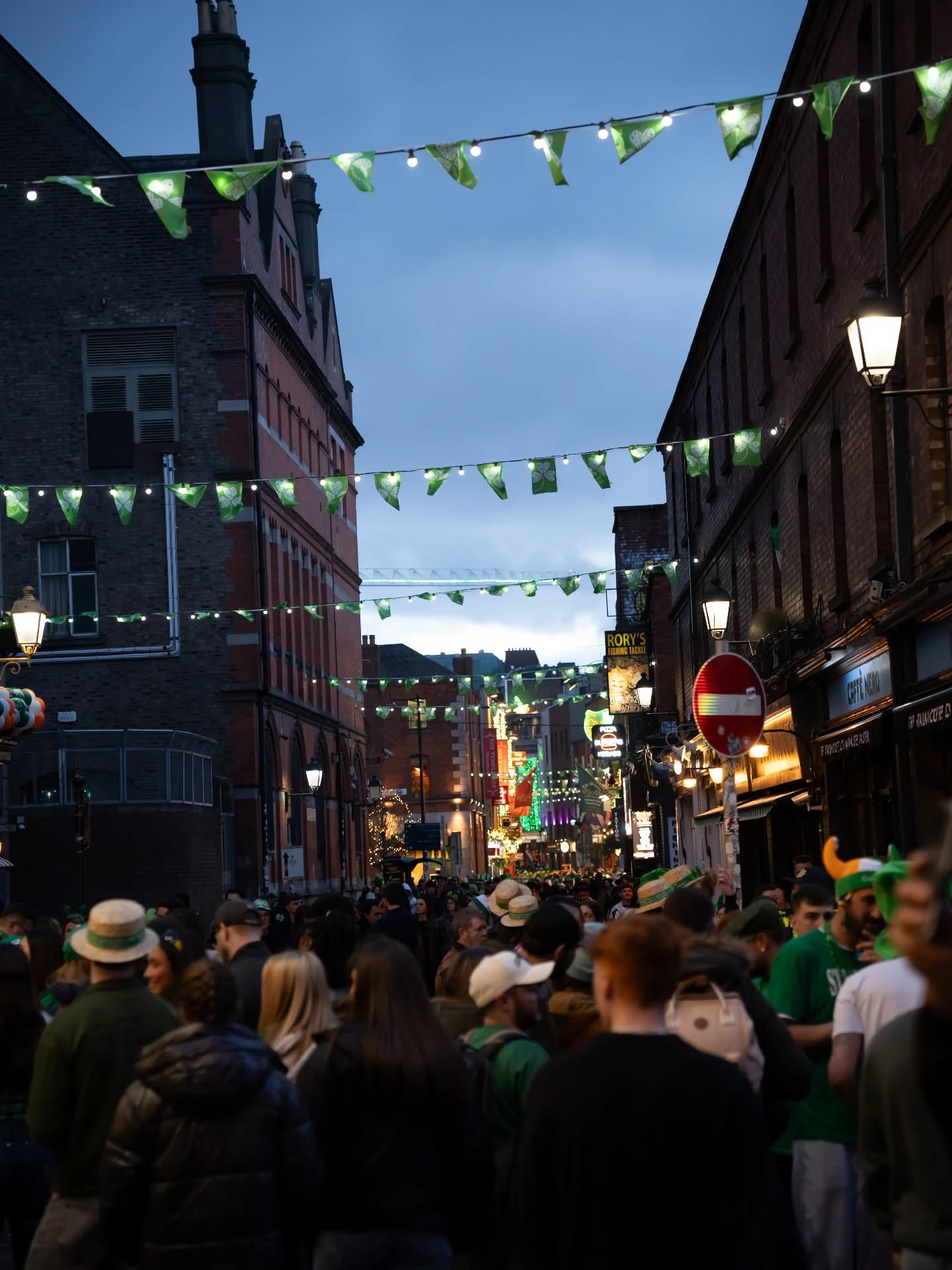 Slam that laptop shut - happy weekend gorgeous ❤️🔥
Just about recovered, we go again Dublin? 😏
#TempleBar #Dublin #LoveTempleBar