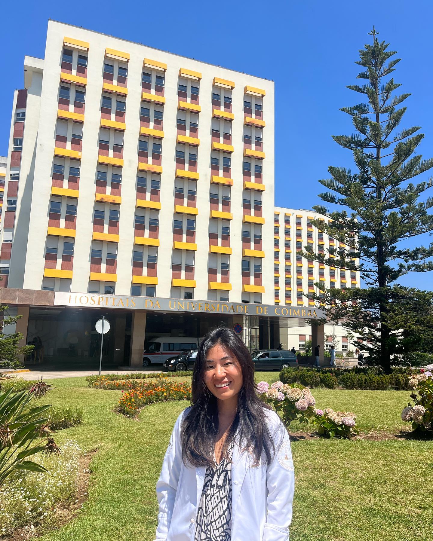 Estágio eletivo em dermatologia no Hospital da Universidade de Coimbra, uma das mais antigas do mundo e referência em Portugal … muito obrigada a todos que nos receberam, a quem nos ajudou a chegar aqui e grata por essa oportunidade única.. e claro a duplinha de estudos, vinho, viagem, perrengue e sonhos @leticiaturolla 🤍✨🙏🏻