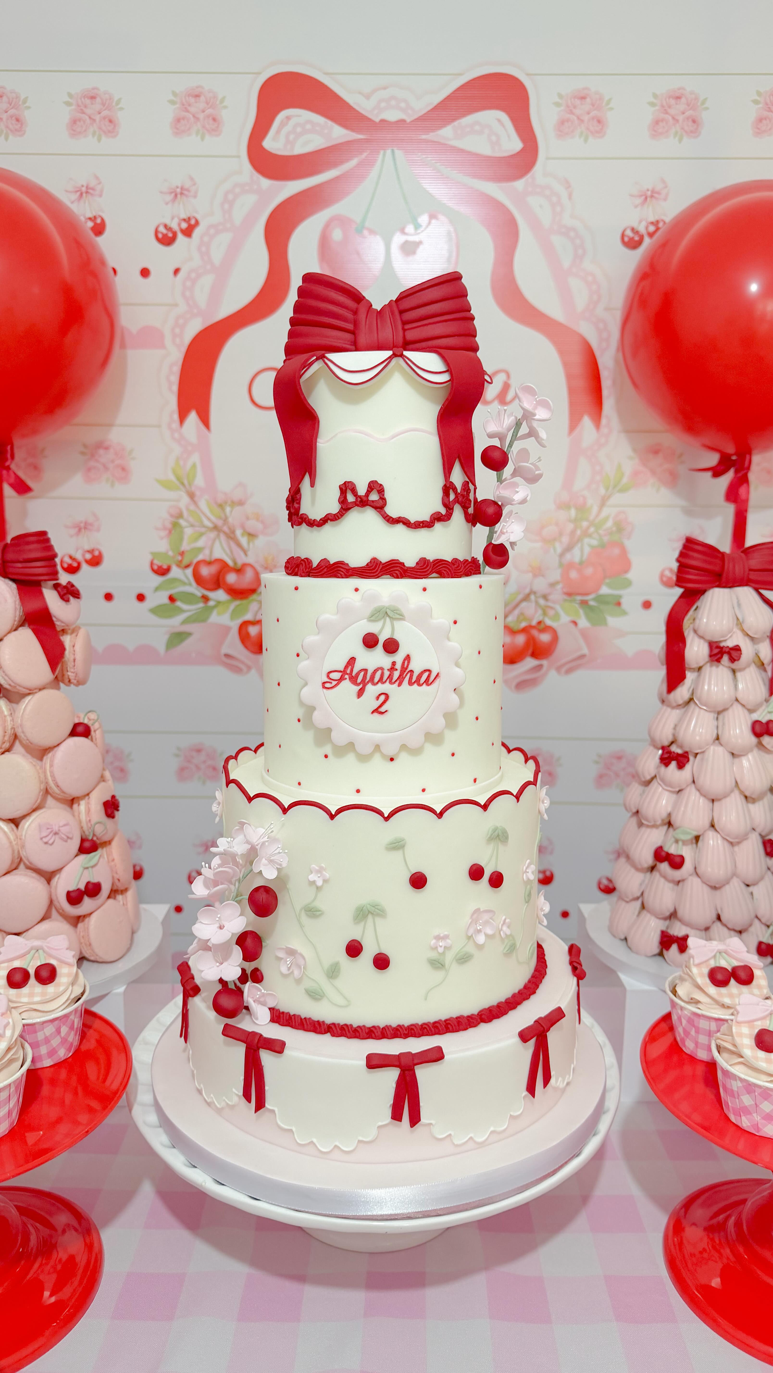 We recently had the pleasure of hosting Agatha’s second birthday party with a truly different and vintage vibe. The theme? Cherry, because she is the cherry on top! Our idea was to create a minimalist party, with a ruffled tablecloth that evokes that nostalgic feeling of going to grandma’s house and being greeted with cake and treats. That was the concept a more vintage, minimalist and elegant celebration, but without losing all the charm and cuteness that Agatha deserves. We loved this small set up and we hope you love it as well ! #cherryparty, #festacereja