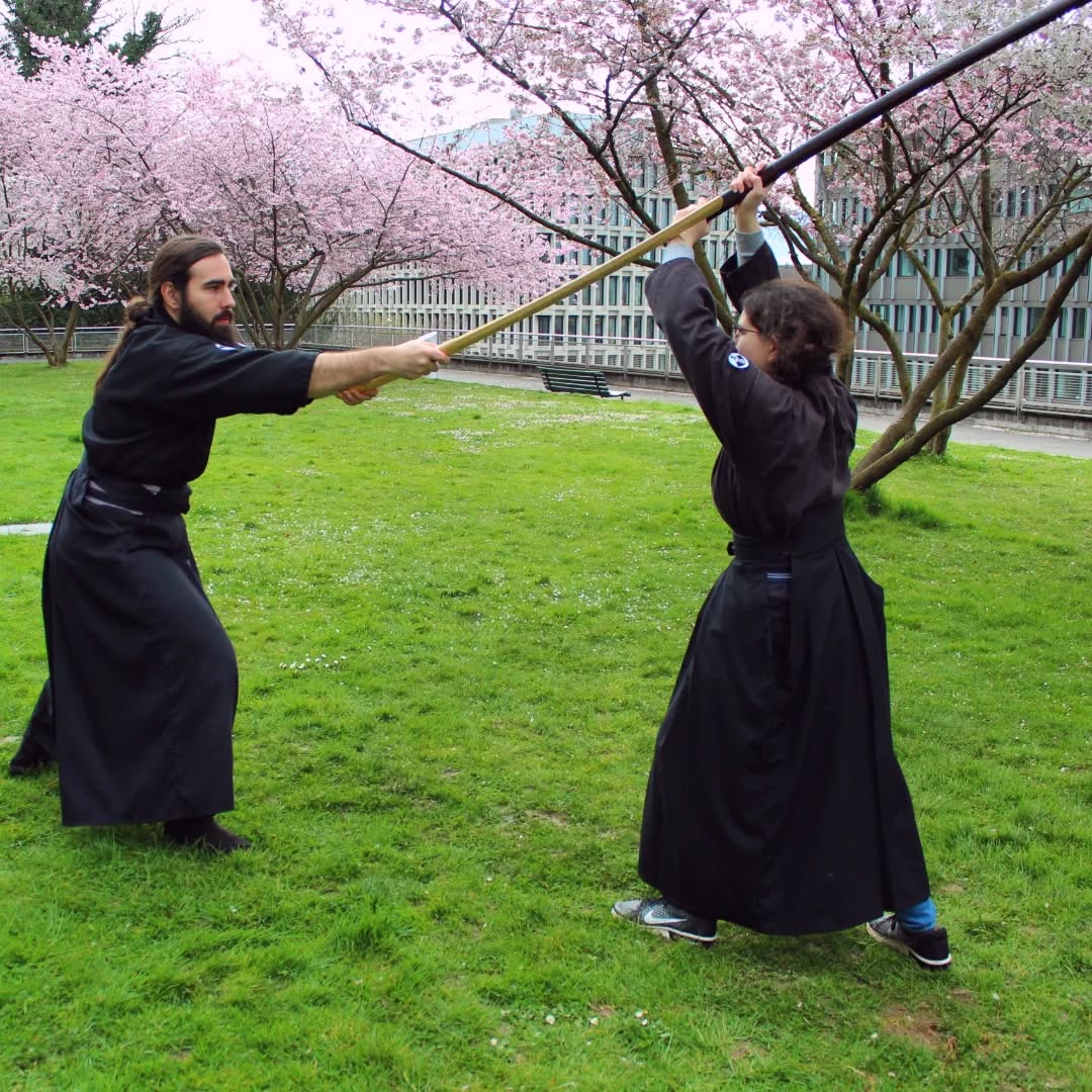 Le Dōjō Jouen de la Wa Rei Ryū vous invite à venir découvrir le Kenjutsu et le Battōjutsu, les deux arts martiaux traditionnels japonais le plus étroitement liés à l'épee nippone dans toutes ses formes.
Nos cours ont lieu
les mardis: Salle de sport du Gymnase de la Cité, Rue Pierre-Viret 2, 1003 Lausanne (20h15-22h15)
https://maps.app.goo.gl/yppJXfCC1gmT9icZ6
les vendredis: Salle de sport du Gymnase du Bugnon (Ours), Rue du Bugnon 5, 1005 Lausanne (20h00-22h00)
https://maps.app.goo.gl/YqsYqGVPzuRG4zYU7
les dimanches: Signal de Sauvabelin, Rte du Signal 46, 1018 Lausanne (10h00-12h00)
https://maps.app.goo.gl/oEyPyfoBHkSvpfUF8
Pour plus d'informations n'hésitez pas à nous contacter directement!
#jouen #wareiryu #lausanne #kenjutsu #battojutsu
Photo by @pl_scorpion
