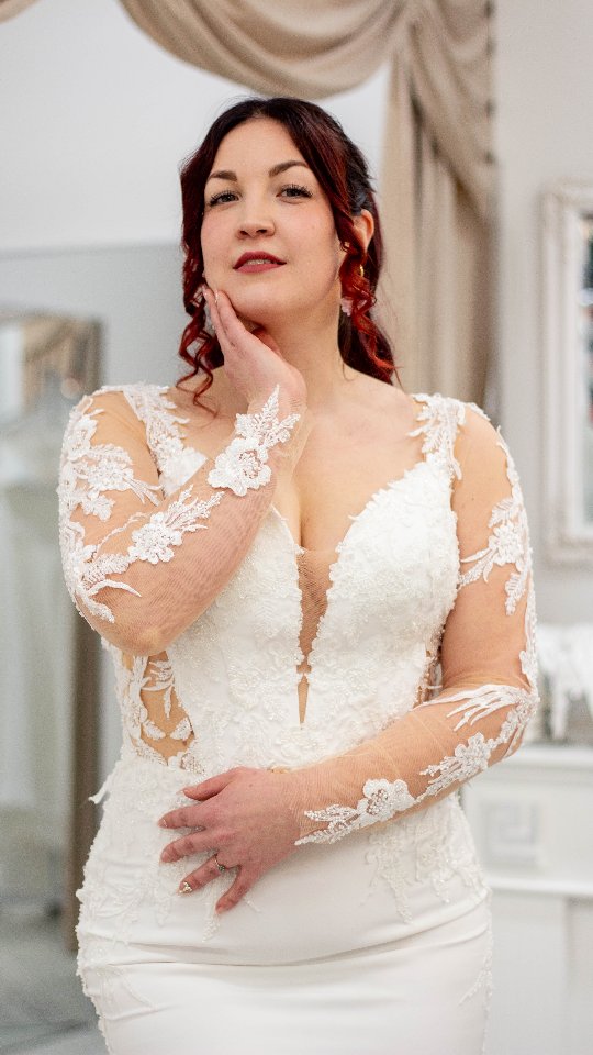 Beautiful @kahdenvuodenunelma 👰🏼♂️
#morsian #häämekko #hääpukuhelsinki #morsiuspuku #hääinspiraatio