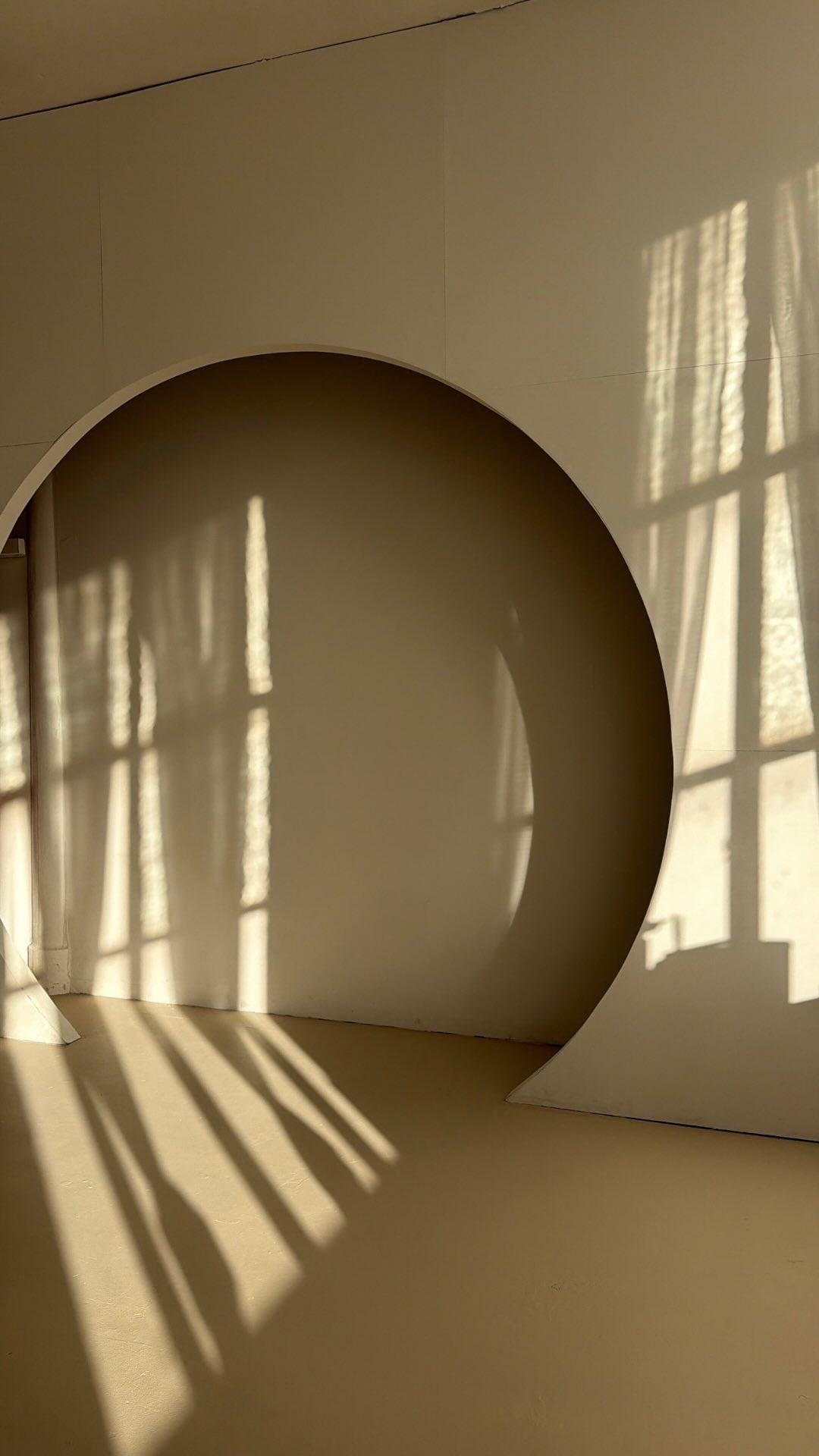 Afternoon light looking extra dreamy in our studio recently 🤍
This is your sign to book a session.