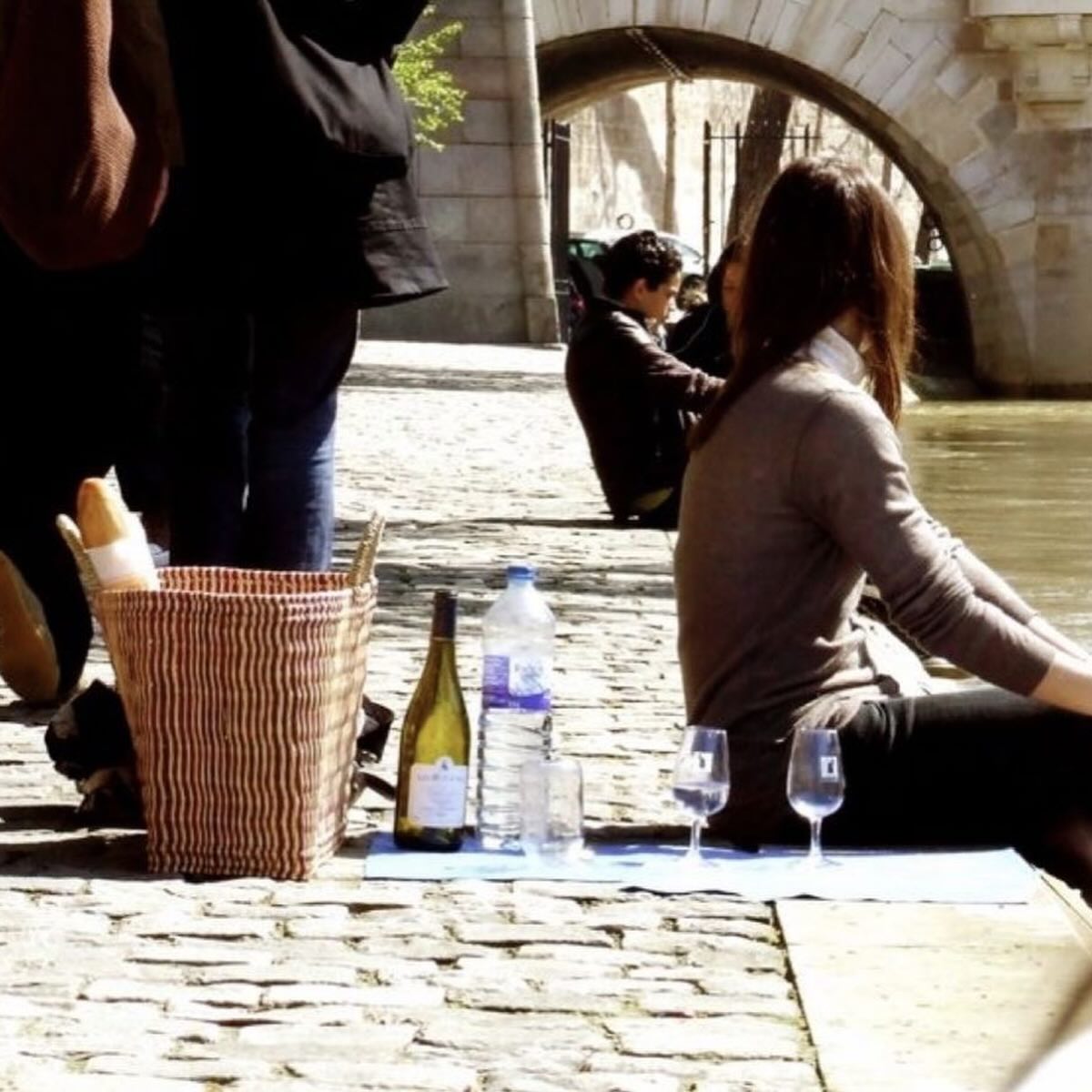 The season of the terrasse and the tax audit