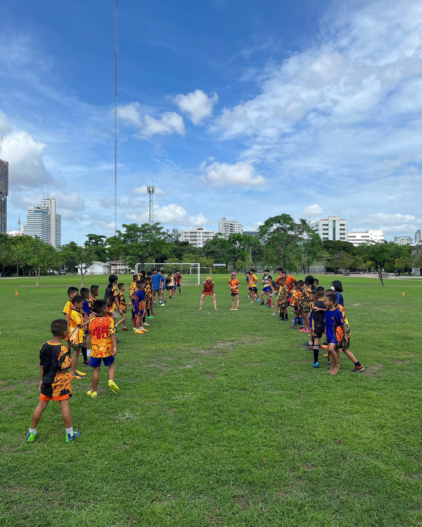 Great session with the kids yesterday!! A beautiful but hot day outside, lots of kids turned up, and multiple coaches supporting the kids well 💪.
We hope to keep this momentum continuing throughout the year. Especially as our U15s age group competes in the Thai Rugby Union competition in August.
#naksuurugbyacademy #naksuurugby #naksuu #worldrugby #rugby #youthrugby #changeinglivesforever #underprivilegedchildren #thailand #youth #charity