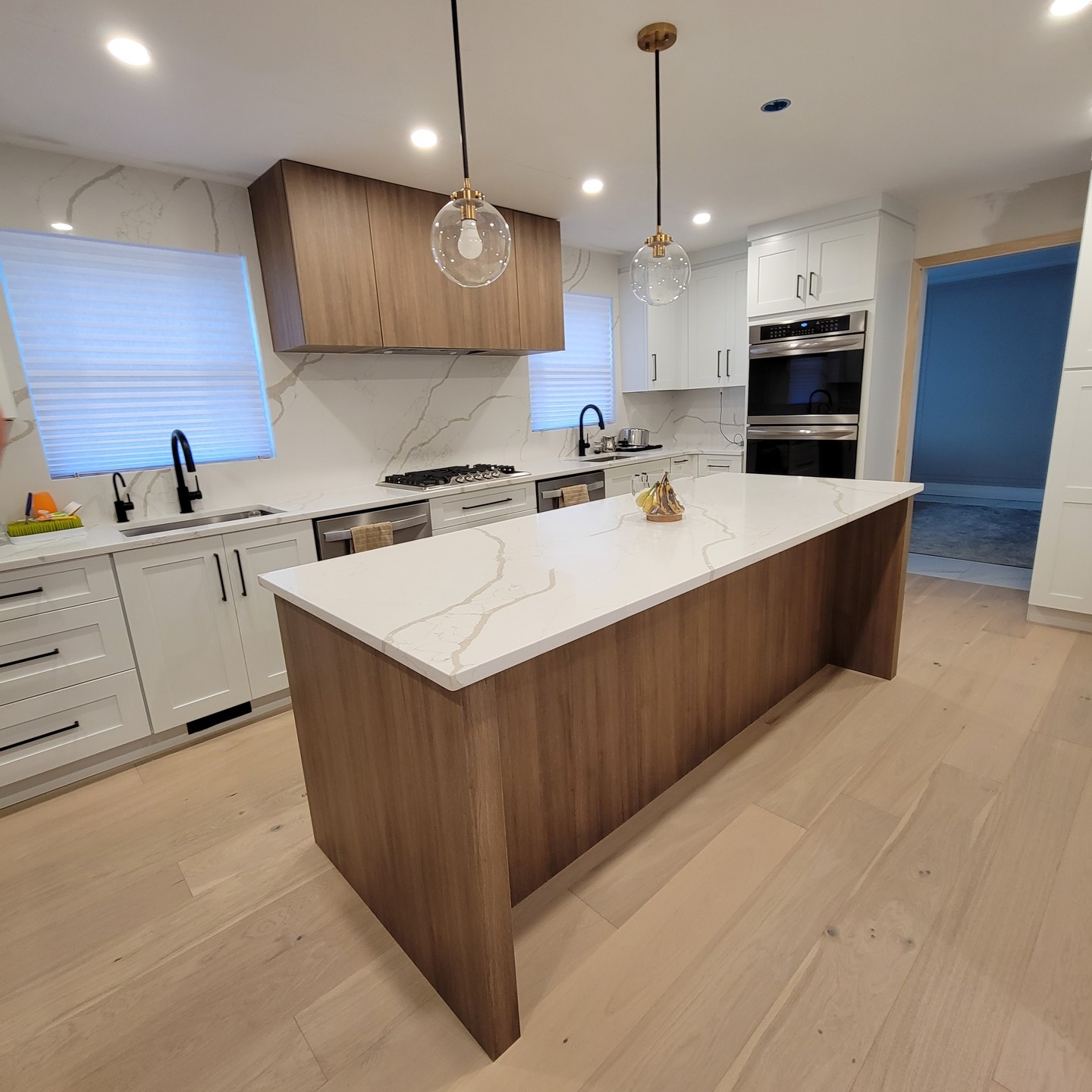 #classic #shaker #cabinets combine with #contemporary #woodtones to deliver this #warm and #cozy #dreamkitchen
#kitchen #kitchendesign #cabinet #cabinets #kitchencabinets