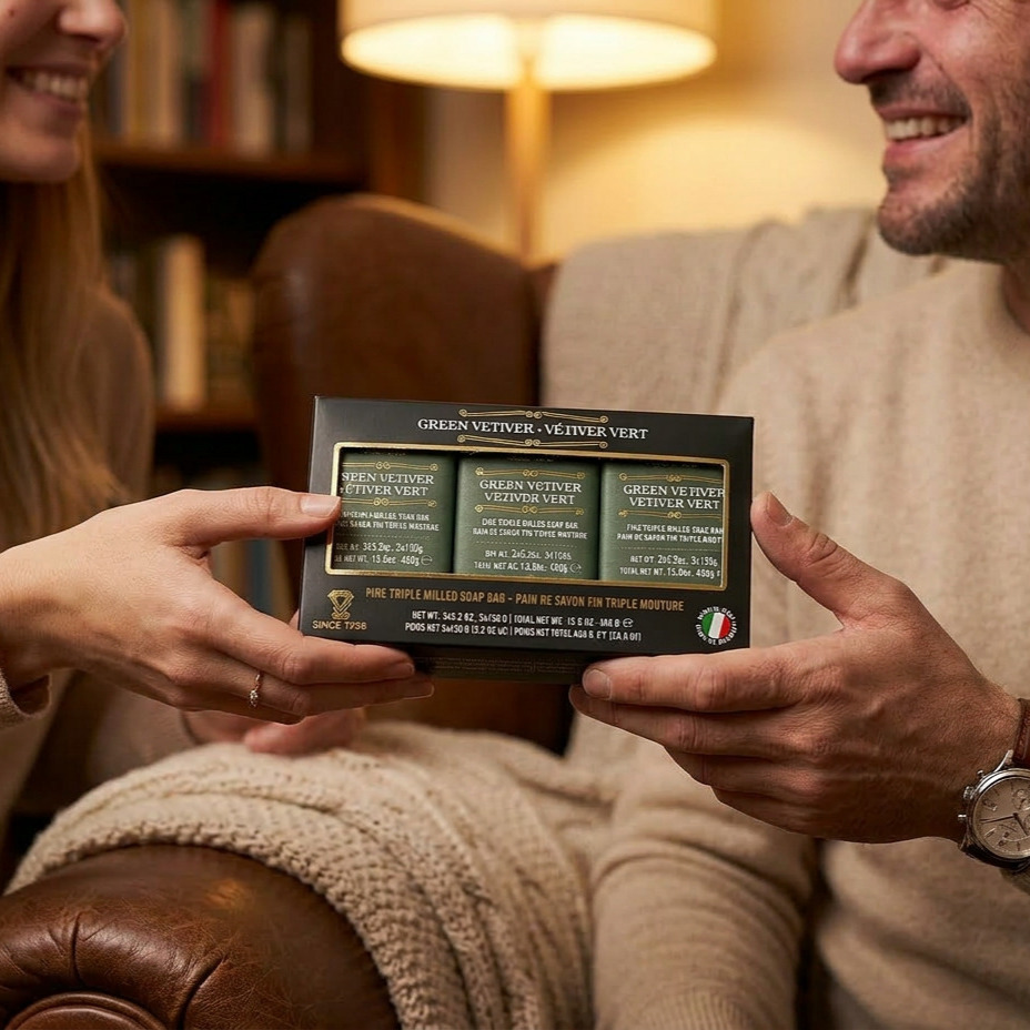GREEN VETIVER, un equilibrio perfetto tra freschezza e profondità. Sprigiona note verdi e leggermente terrose, per una sensazione di pulizia intensa ed energizzante.
La lavorazione triple milled garantisce una schiuma ricca e una lunga durata, mentre glicerina e burro di karité lasciano la pelle morbida e confortevole.
Un gesto quotidiano che diventa rituale.
Scopri la nostra collezione 🌿
GREEN VETIVER
The perfect balance between freshness and depth.
Releases green, slightly earthy notes for an intense, energizing feeling of cleanliness.
The triple-milled process ensures a rich lather and long-lasting performance, while glycerin and shea butter leave the skin soft and comfortable.
A daily gesture that becomes a ritual.
Which scent represents you? 🌿
#GreenVetiver #StrongScents #SaponificioZeni #MensGrooming #FreshScents #EarthyNotes #LuxurySoap #DailyRitual #CleanSkin #MadeInItaly #Vetiver #SelfCareDaily #italiansoaps