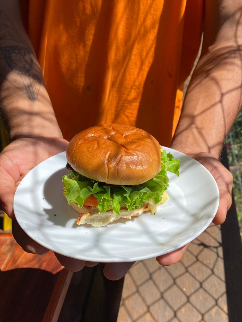 Nosso hambúrguer queridinho por aqui 🍔✨
Feito com blend artesanal caseiro.
Preparado com carinho e aquele sabor que faz toda diferença!
E não somos só nós que estamos falando… já recebemos vários elogios de quem provou 😉
Vem experimentar no Playcafé e conta pra gente o que achou!
#bahia #serragrande #brinquedoteca #cafe #crianças