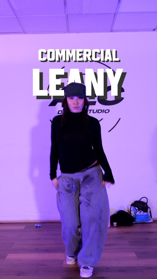 COURS DE COMMERCIAL AVEC LEANY
Next class lundi 23/03 à 19h00.
Inscriptions sur le site web aecdancestudio.com
(Lien dispo en bio)
#coursdedanseparis #commercialclass #danceclass #parisdanse #paris12