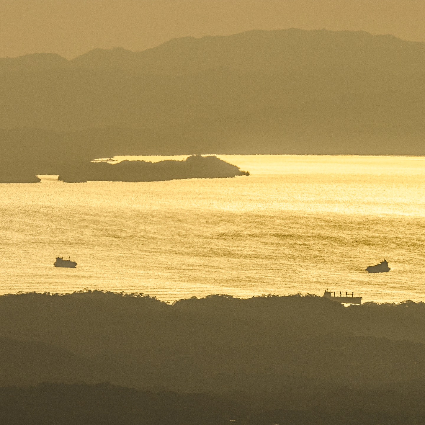 El Golfo de Nicoya desde las montañas cerca de San Ramón. Panorámica ultra ancha en 7:1. Original en 21000x3000 px, apenas para un mural 😉
.
#photography #pano #panoramic #panoramicview #panoramica #nikon #nikonz #nikonshooter #nikonshooters #lateafternoon #nicoya #golfodenicoya #sanramon #moncho