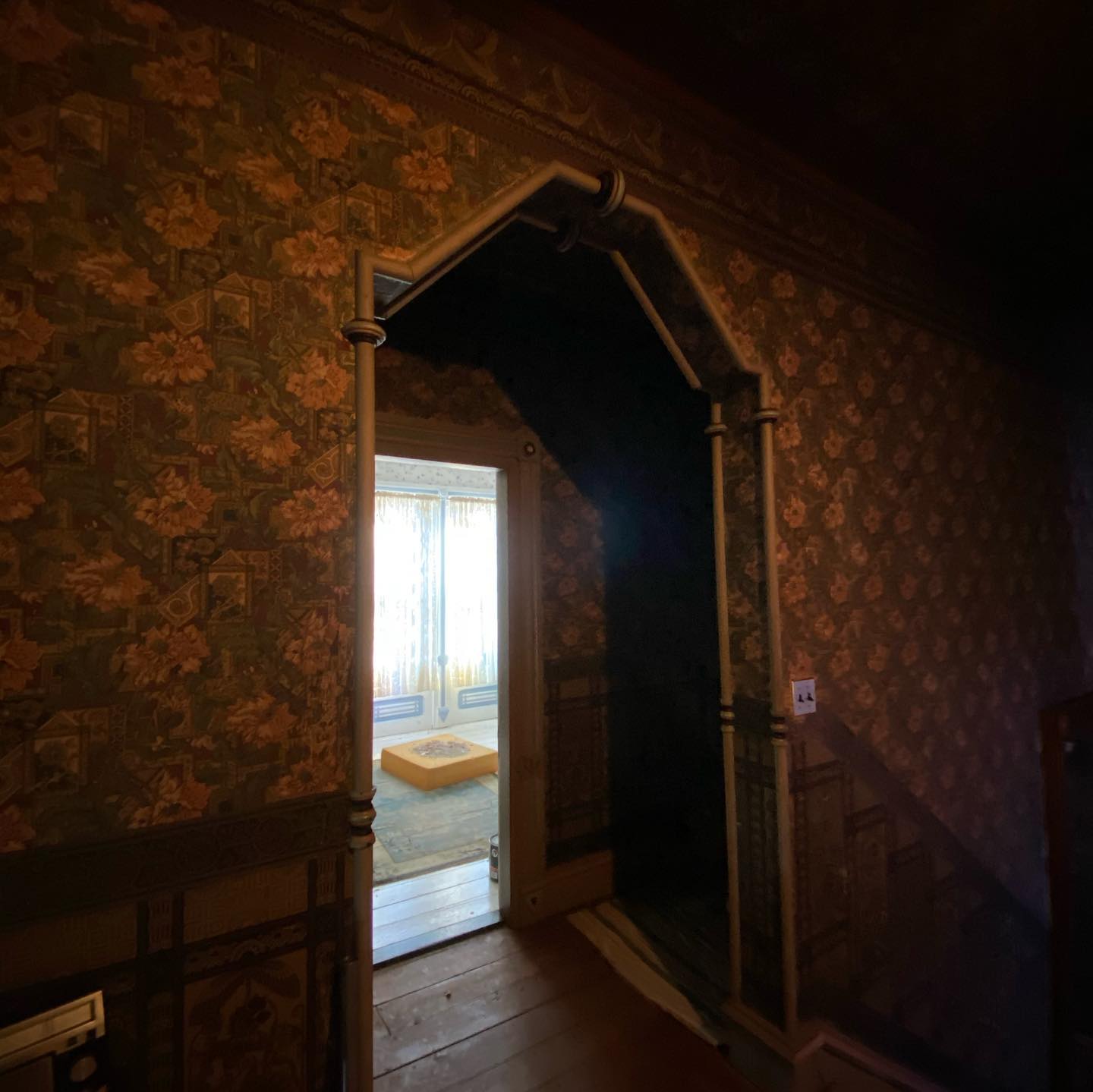 Greetings from the haunted house on the hill. All original finishes at Laurel Hall. Built in the 1880’s by John Bowman. The house was built to overlook the mausoleum containing his wife and two children. One of the more intact Eastlake Queen Ann Houses I have ever been in.
#vermont #queenanne #architecture #mansion #history #historichomes #historicpreservation #newengland #wallpaper #eastlake #rutland #hauntedhouse #fall #nofilter #creepy