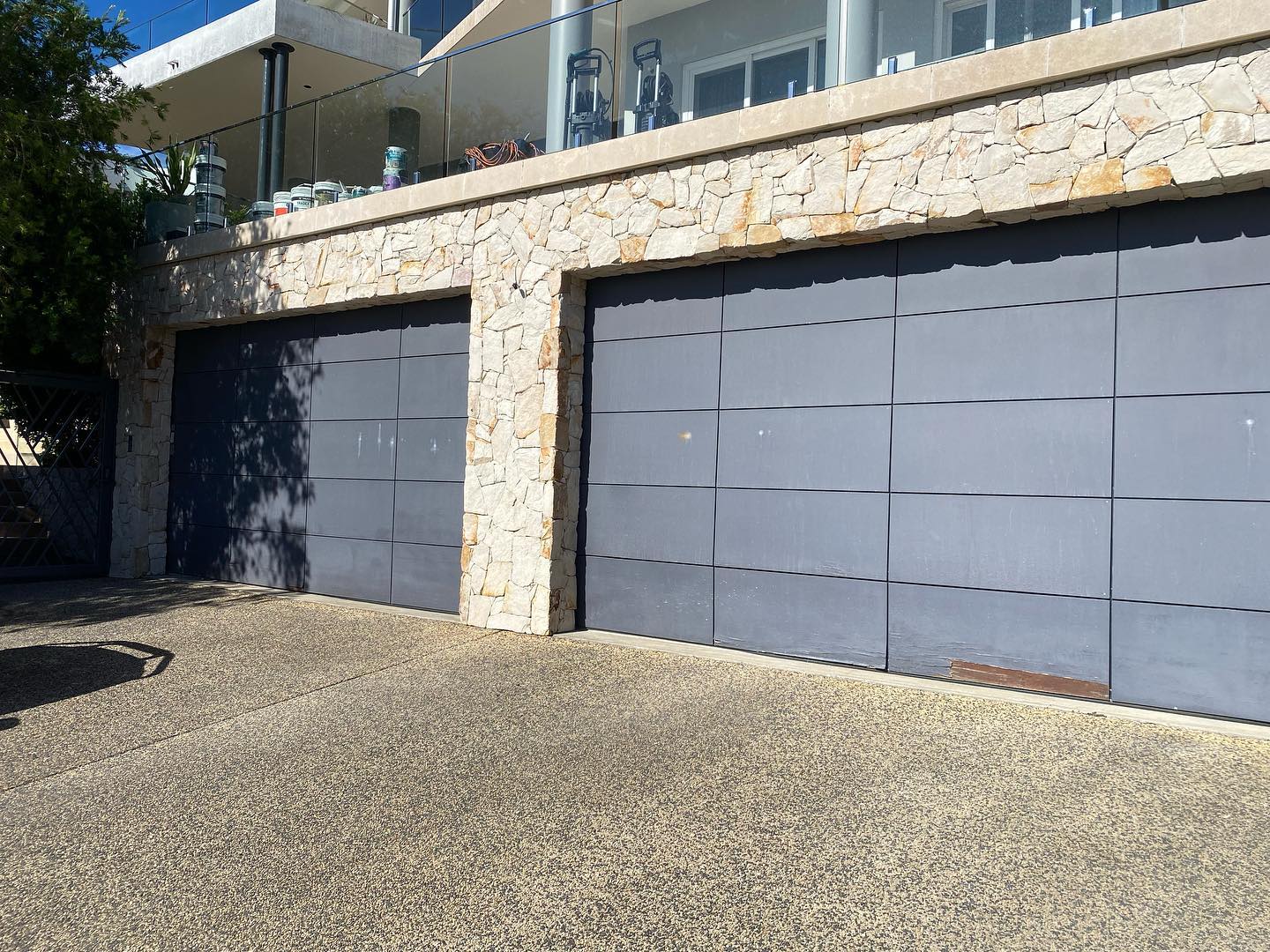 After months of toiling away (with a holiday in the middle) this beautiful project is now complete. Love how crisp the stone looks, also complemented by timber and lush plants. One of my favourites so far.
#beachside #coastal #oceanviews #architecture #outdoordesign #stone #stonecladding #stonemasonry #newcastle #newcastlebuilders #stoneelements