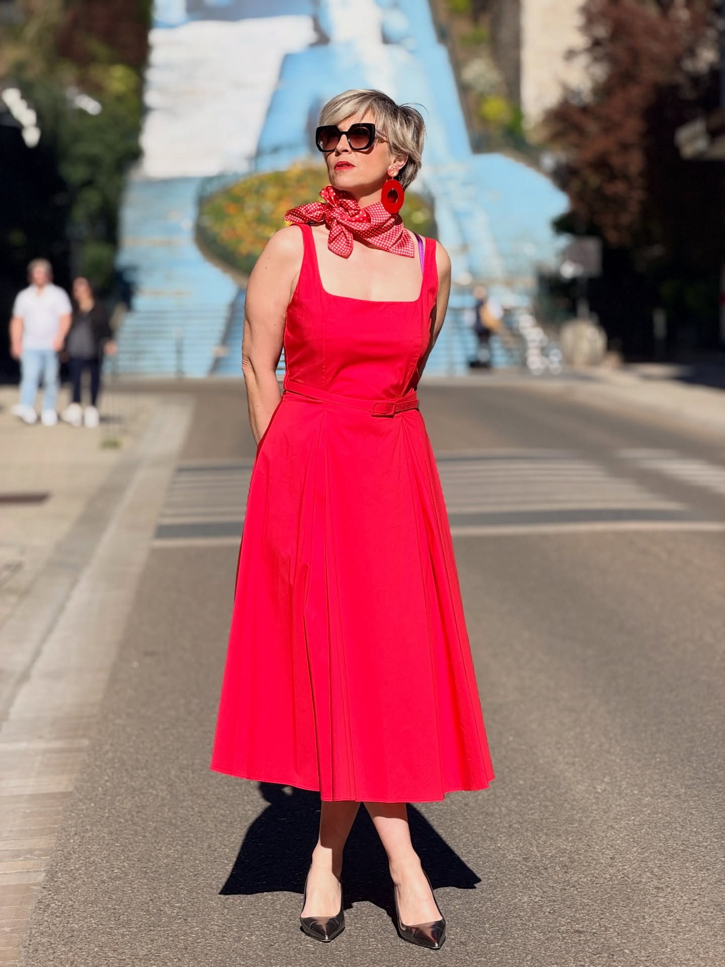 Salutations du jour mes petites pépites ❤️
Il y a des jours où on s’habille…
Et d’autres où on décide d’exister.
La couleur, ce n’est pas juste joli.
C’est une énergie.
Une intention.
Une façon de dire au monde : me voilà.
Et vous savez quoi ?
Ce rouge…
il ne demande pas la permission.
Il affirme.
Il attire.
Il fait du bien.
Et moi… 💙
mettre de la couleur dans vos vies,
c’est bien plus qu’un métier…
c’est une vraie passion.
Alors dites-moi mes petites pépites :
❤️ est-ce que vous osez le rouge ?
ou vous êtes encore en phase d’apprivoisement ?
#lookcoloré
#styleapres40
#conseilmode
#femmesinspirantes
#imprimesdelamour