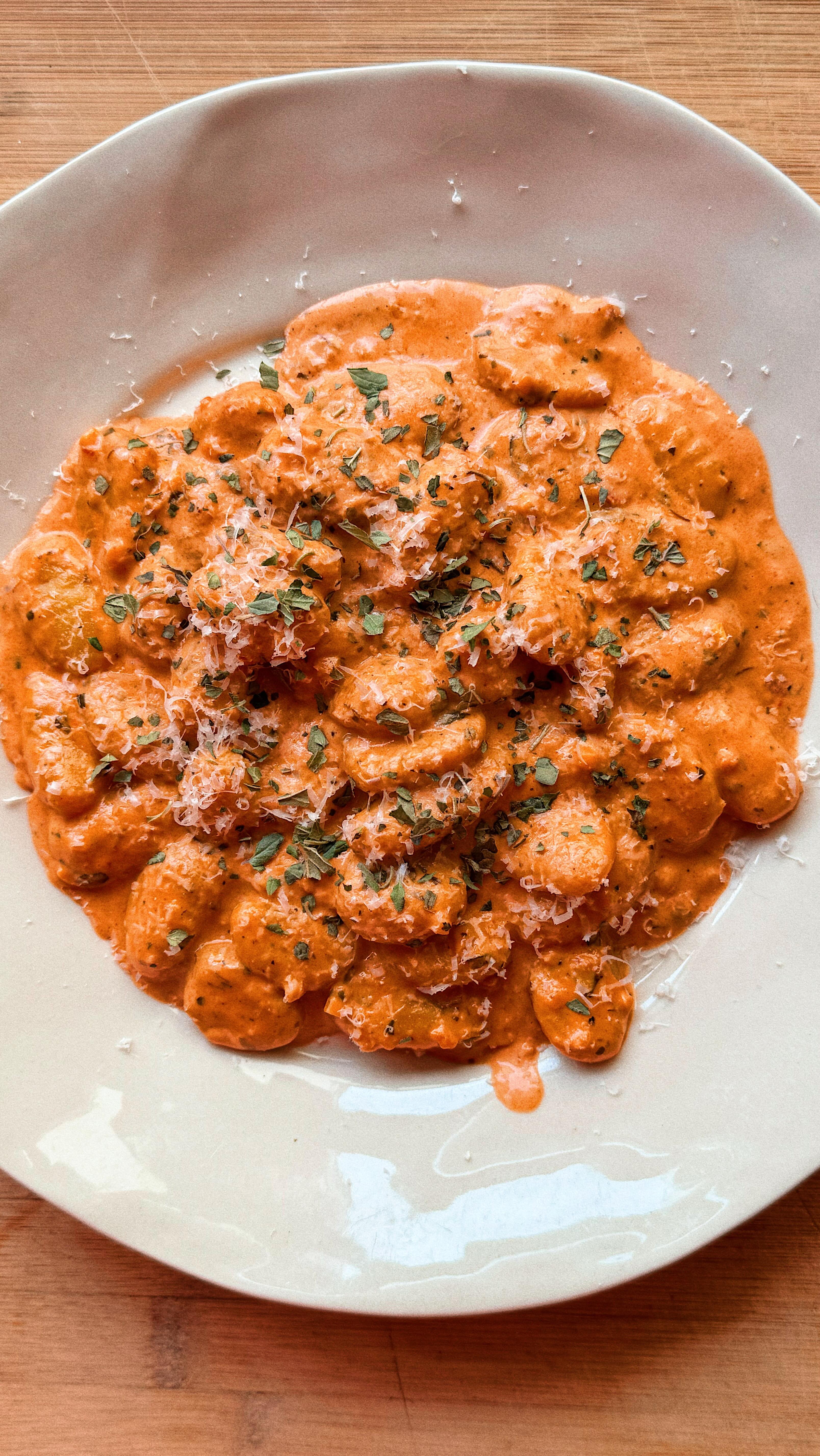 Welcome to Episode three of our International Women’s Day Series, championing other incredible female-founded brands that we love
In this week’s episode, we’re all about ease and indulgence, using @juxfood freeze-dried herbs and veggies to create this delicious gnocchi dish from @izziemcox
Bittersweet, creamy, and slightly boozy, this is your new mid-week staple🍹
Here’s the recipe:
Pumpkin gnocchi alla aperol🍊
Serves 2
250g @sunnyandlunaeats pumpkin gnocchi
1 tbsp extra virgin olive oil
1 tsp Calabrian chilli paste
2 tbsp tomato puree
1 tbsp red onion, 1 tbsp garlic and 1 tsp oregano from @juxfood plus extra to serve
100ml aperol
100ml double cream
50g Parmesan
Sea salt and freshly ground black pepper
Heat the olive oil in a frying pan on a medium heat and add the Calabrian chilli paste and tomato puree.
Cook out, stirring often for a couple of minutes, then add the JUX red onion, garlic and oregano and cook for another couple of minutes. Add the aperol and allow to cook out for a few minutes until the strong alcohol smell has gone, turn off the heat.
Bring a large pan of salted water to the boil and cook the gnocchi until they rise to the surface. Drain, reserving a little pasta water.
Turn the heat back on low under the sauce, add the cream and Parmesan and cook for a minute or so until the sauce has come together. Add the gnocchi and a little pasta water and stir until it has all come together.
Divide between two bowls and top with more Parmesan and oregano.