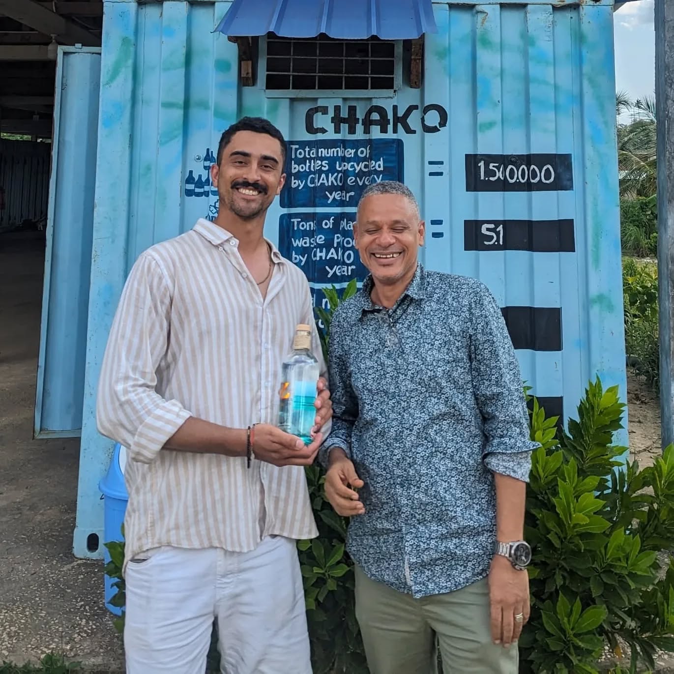 Such an honour to be working together with our friends @chakozanzibar 🇹🇿🏝️
Chako do some incredible work in Zanzibar - finding innovative ways to give Glass, Plastic and paper waste created by the tourism industry a new purpose - while providing important training and skilled jobs to local people!!
The tourism industry creates a lot of opportunities for Zanzibar and its people. At the same time it also creates waste. Waste is difficult to process on the island. Things like brochures, bottles or glass can easily be given a new life.
We can't wait to see what the Chako team create with our bottles 🙌🏽🙌🏽🙌🏽
#tanzania #zanzibarrum #zanzibargin #zanzibar #tasteofthespiceislands #reuse #recycle #recycling #collaboration #bottles #glass