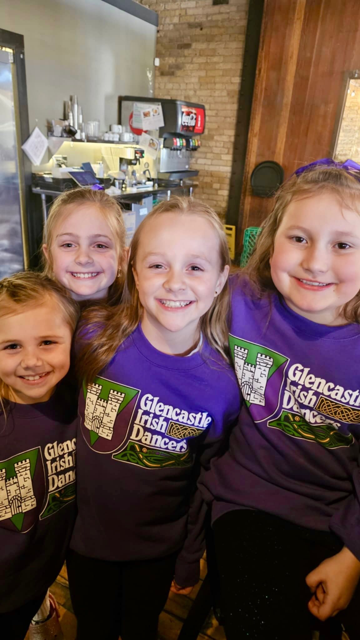 ☘️Thank you so much @kellysbleachersmilwaukee, @pauliespub1 , @mattysbarandgrille, @exploriumbrew, @mcbobspubandgrill, @busbysmke, @deerdistrict, and @newfashionedmke for having us dance at your venues! We love sharing our passion with all of you. Another fantastic St. Patrick’s Day in the books with our #glencastlefamily.
#glencastleirishdancers💚💜