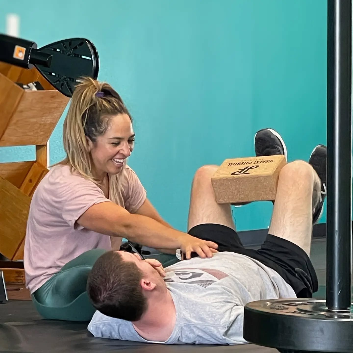 We have been working so hard on lower core strength with internal rotation and adductor strength of the hips. Here is an example of one of our set ups verbal cue 🗣 of squeezing those blocks and keeping feet apart.
We like to take things to the floor to focus on core strength (taking balance and stability out of the picture to focus on strength) but what's amazing is how prep work of core carries over into standing.
Standing balance has made so much progress!!!
We believe it is due to many factors but three of the main gains we have seen are:
1️⃣ Core strength and pelvis stability 🦵
2️⃣ Head and trunk postion
3️⃣ Self correcting weight bearing driven by internal feedback from feet 👣
Thanks dude for being so present and focused for our sessions lately 😎🤙
Big things coming dude, I feel it 🧠💪
.
.
.
#cerebalpalsy #neurophysicaltherapy #neuropersonaltraining #neurorehab #cpawareness #communityintegration #sciawareness #wheelchairaccessible #strokeawareness #strokerehab #traumaticbraininjuryawareness #tbiawareness #tbirecovery #tbirehab #musculardystrophy #musculardystrophyawareness #fallprevention #ataxia #ataxiaaawareness #mobilityexercises #mobilitywork #mobilitydrills #anklemobility #mobilityexercise #spinemobility #hipmobilitywork #kinstretch #physical_therapy #physicaltherapyexercises