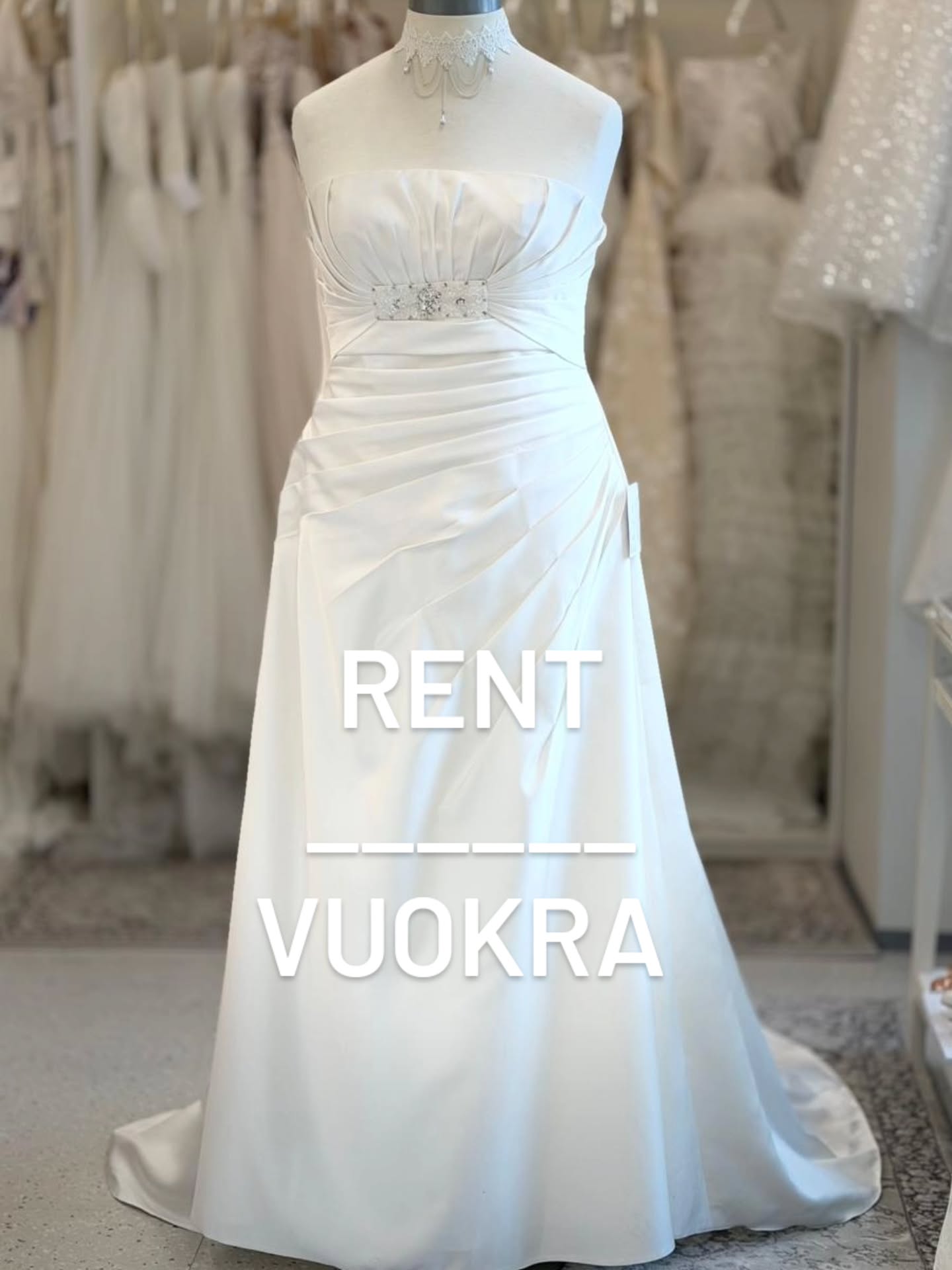 Are you looking to rent a wedding gown?
Rent this dress for 3 days for your wedding!
Size : 42-44 (corset in a back)
Material : satin
Rental price: 390e (dry cleaning included)
#häämekko #hääpukusuunnittelija #hääpuvut #morsiuspuku #morsian
