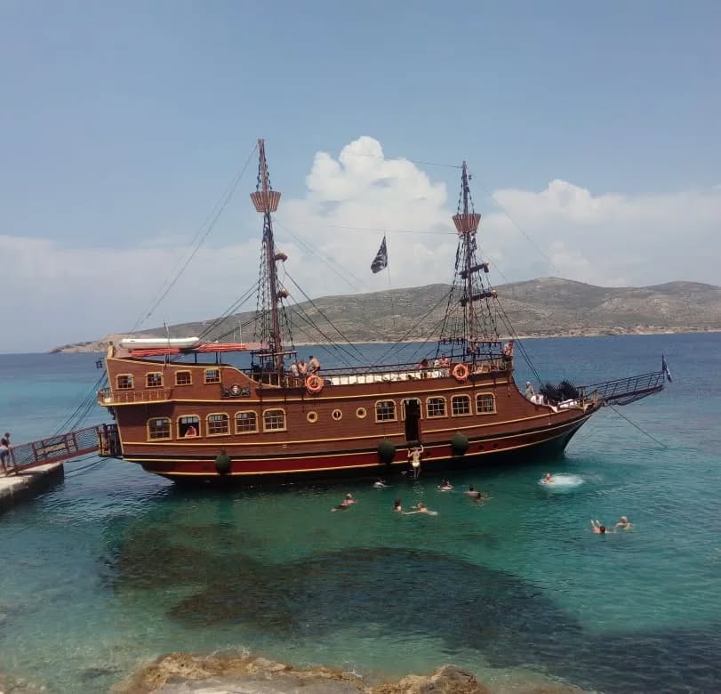 Come with us to Three islands with our boat Byron. Lots of fun under our greek sun
#threeislands #kalymnos #pserimos #plati #excursion #kosisland #wyspakos #trzywyspy #byron #byronboat #tigakitours #tigaki #marmari #lambi