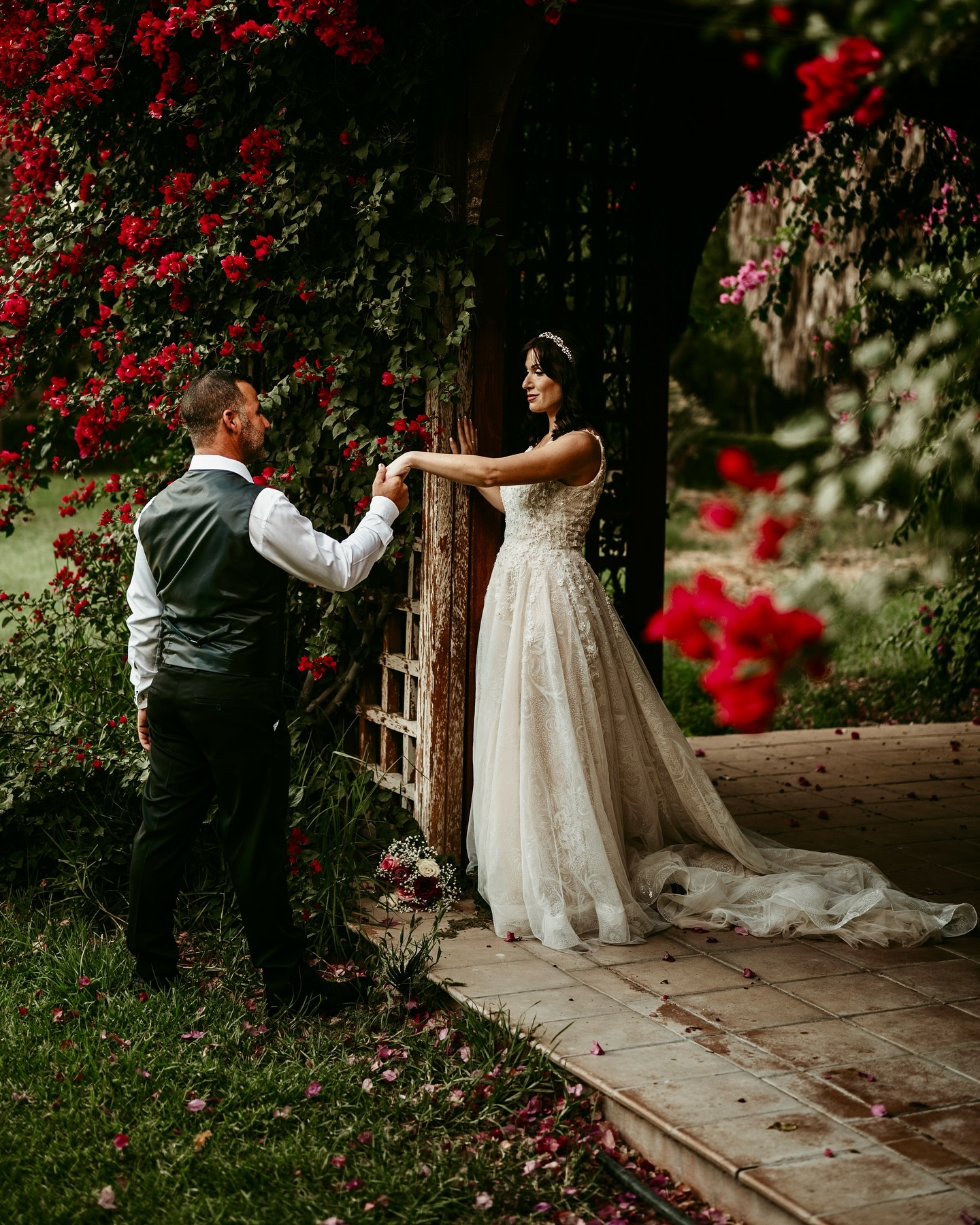 Cheers to the most iKONIQ couples of 2024 🍾🥂