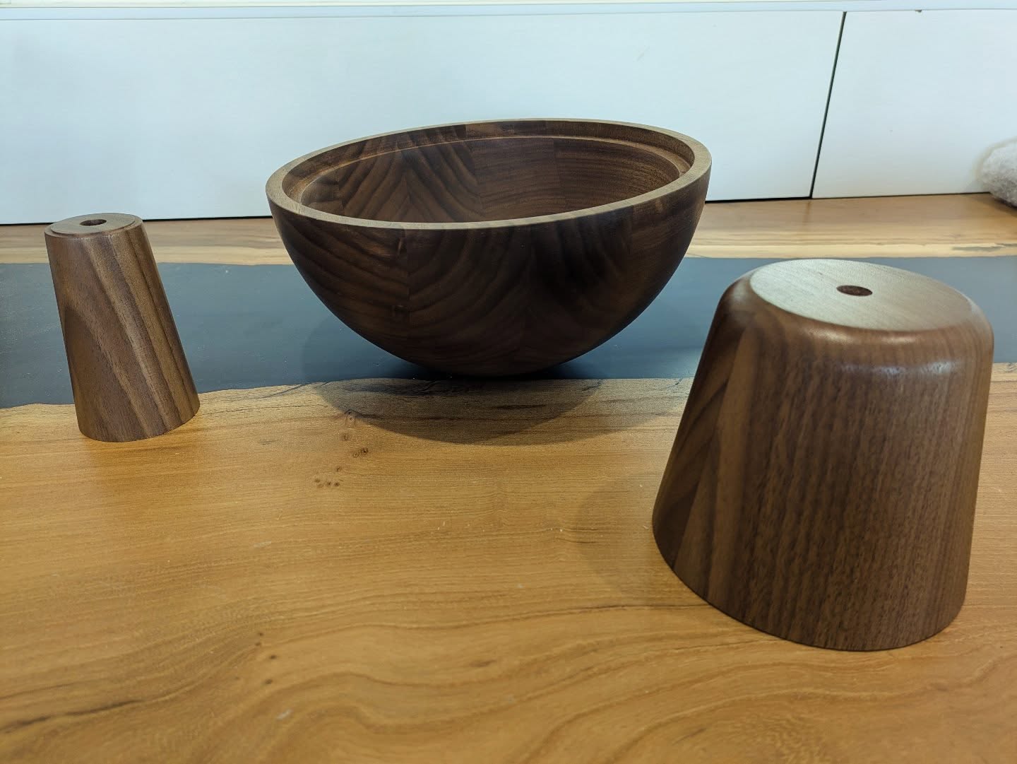 Some Walnut components are finished and ready to go today !
#walnut #madeinsheffield #customwoodwork #componentmanufacturing #cncmachined