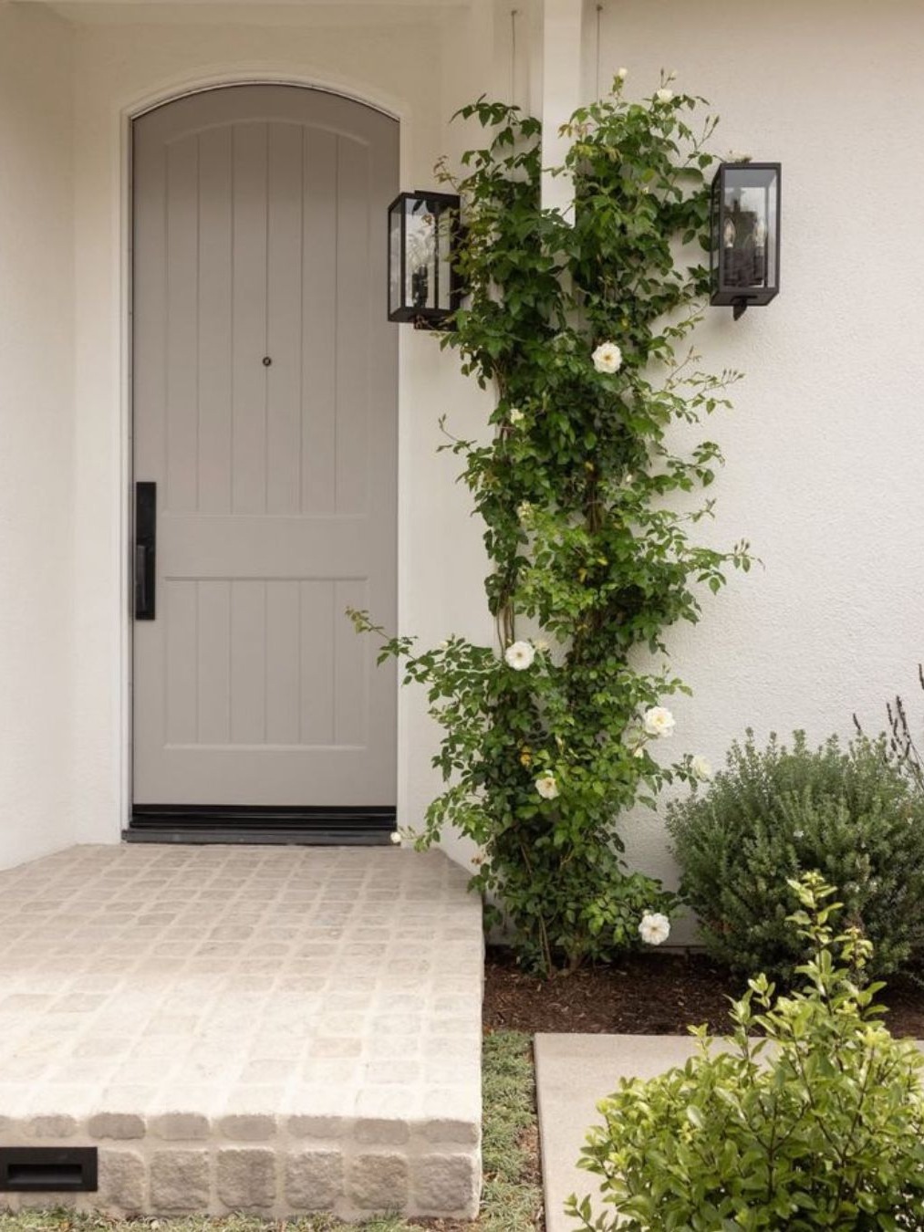 Spring Maintenance Checklist š·
Winterās behind usātime to prep your home for warmer days:
- Decks & Patios: Clean, repair, and reseal.
- Roof & Gutters: Clear debris & check for damage.
- Paint & Siding: Touch up chips and cracks.
- Windows & Doors: Inspect seals for energy efficiency.
- HVAC & Filters: Swap filters and prep AC for spring.
Image via Pinterest