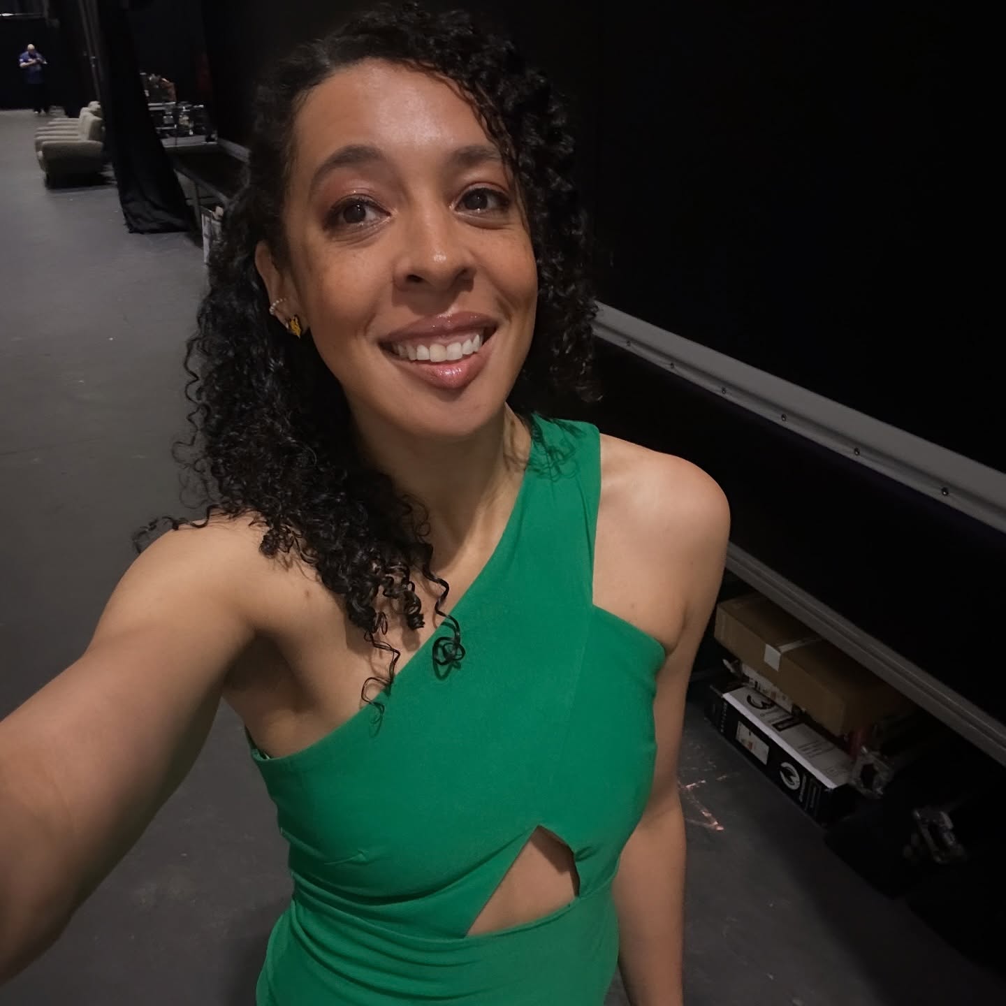 A kinda glam February✨ Got to perform at the Pokemon European Championships (thank you to @chichinwanoku for organizing, and @beyuu_ra for the glam help!); plus-one at the Slamdance Film Festival with @hammhammgram ; film with @worldheartbeat ahead of my recital with @jordansoderberg ; and as a bonus, my @bitcointhebulldog was featured in the New York Times🤩 #pianogram #pokemon #slamdance #pianistsofinstagram