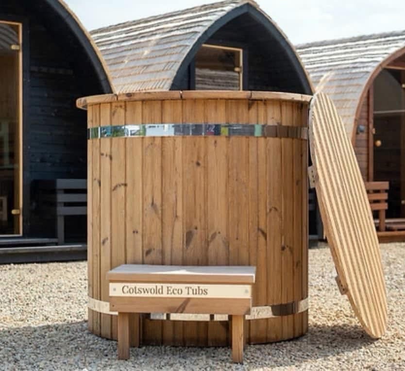 Fire & Ice 🔥❄️
There’s something powerful about embracing extremes.
Step into the heat of the sauna — your muscles loosen, stress melts away, your body begins to detox and your mind finally slows down.
Then comes the plunge. Cold, sharp, alive. Your breath catches, your senses ignite, and suddenly you’re fully present. Circulation improves, inflammation drops, and resilience builds — physically and mentally.
This contrast isn’t just a routine, it’s a reset.
🔥 Heat to relax, recover, and release
❄️ Cold to awaken, energise, and strengthen
Together? They sharpen your focus, boost recovery, support immunity, and train your body to handle stress like never before.
Comfort doesn’t create growth — contrast does.
Would you take the plunge?