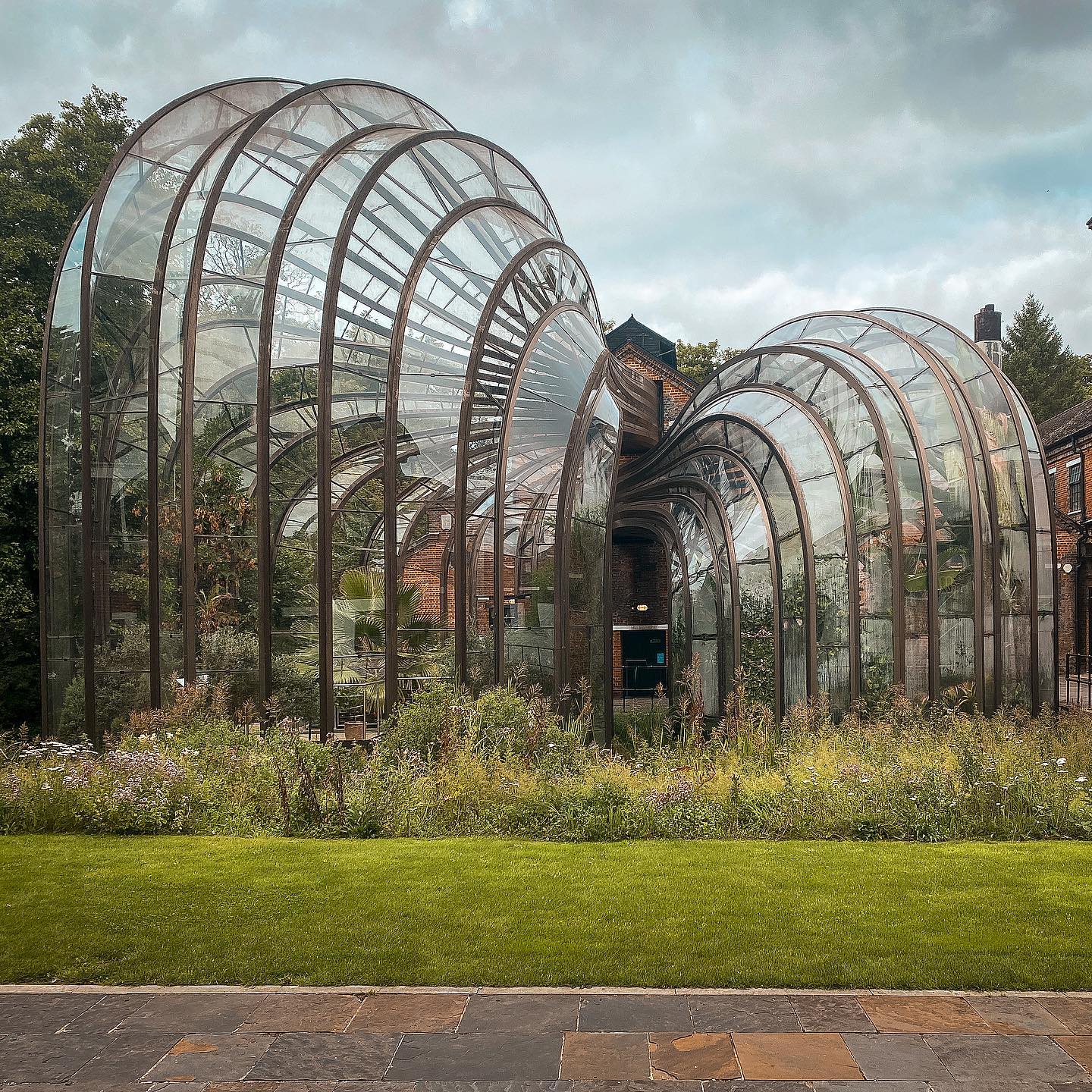 We had a great time at the Bombay Sapphire Distillery for our summer social☀️ The day consisted of gin tasting, cocktail making🍸, and a wonderful tour of the sculptural glasshouses designed by Heatherwick Studio✨ 📸 @octivec @____catherinee @bombaysapphireuk @officialheatherwickstudio #architects #londonarchitecture #stanesbyarchitecture #bombaysapphiregin