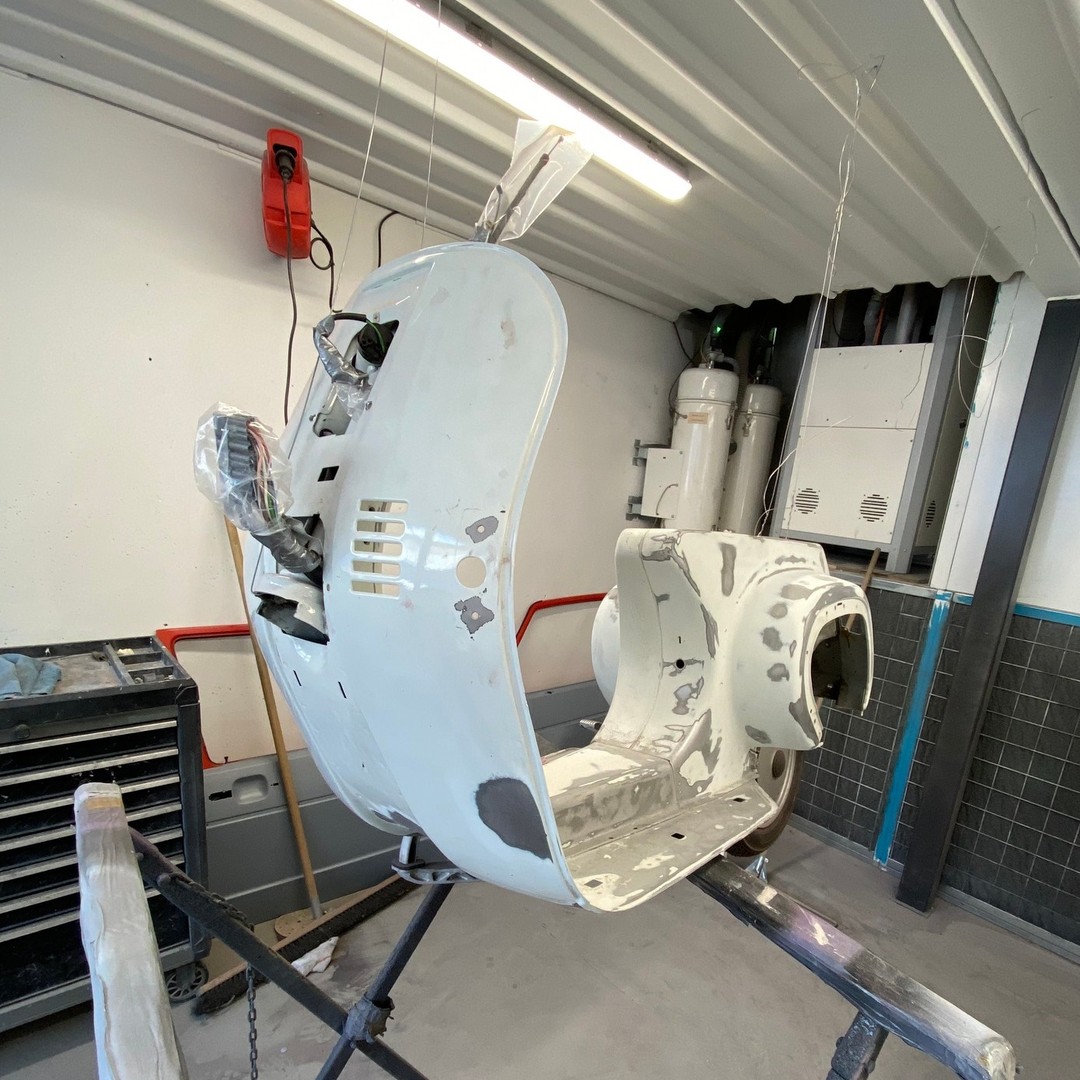 🛵 Nouveau look pour une nouvelle vie ⚡️
👉 Restaurer, réparer, personnaliser ... notre département moto bichonne de votre deux-roues !
#BergesSion #sion #valais #vespa