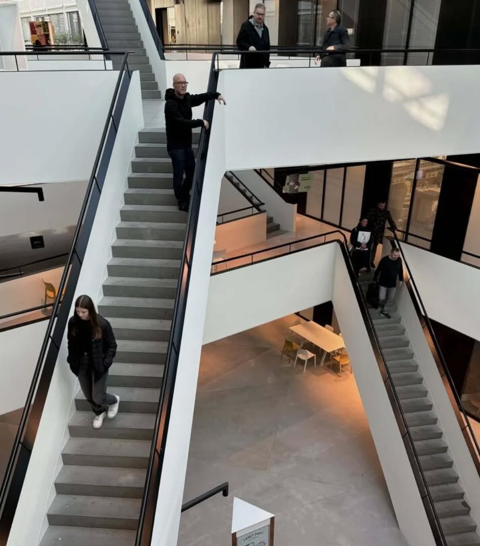 #guidingarchitectslausanne #guidedvisitslausanne #architecturelausanne #architecturegeneve #genevetourisme #lausannetourisme #guidingarchitectsgeneva #genevaarchitecturetour
#geterritoire #sanaa #kengokuma #kengokumaandassociates #dominiqueperrault #barozziveigastudio #barozziveigaarchitects #airesmateus #guidingarchitects
If you are looking for a destination for your architectural journey in 2024, the western Switzerland has a lot to offer you: Impressive architecture made by star and local architects, quality construction details and a beautiful alpine landscape as a backdrop.
We are mainly based in Lausanne and Geneva.
Contact me for more details :)