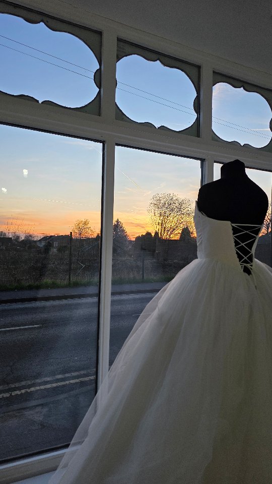 This week, simply.
New brides, familiar faces, fittings underway.
A first look at Serene by Madi Lane.
A little dancing, a touch of luck, and some rare sunshine.
Ready to start your bridal journey? ✨
📱www.elizabethkatebridal.co.uk
📧 hello@elizabethkatebridal.co.uk
📞01724 645 058
📍128 High Street Crowle DN17 4DR
#ElizabethKateBrides #BridalAtelier #ModernBride #BridalJourney #UKBrides