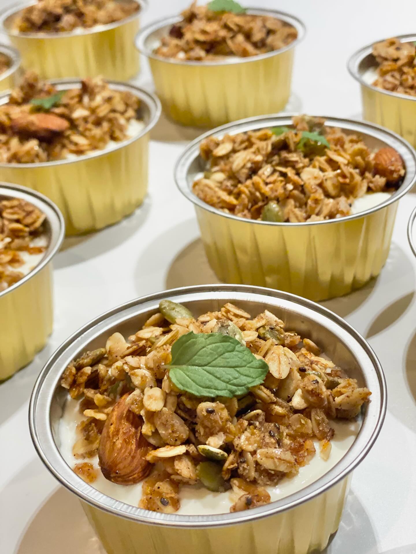 Morning meetings taste better with real food.
Greek yogurt
House-made crunchy granola with honey, sunflower & chia seeds,
Coconut,
Red berry compote
Fresh. Handmade. Balanced.
The French way to start the day.
Perfect for corporate breakfast, events & wellness gatherings.
DM for catering enquiries.