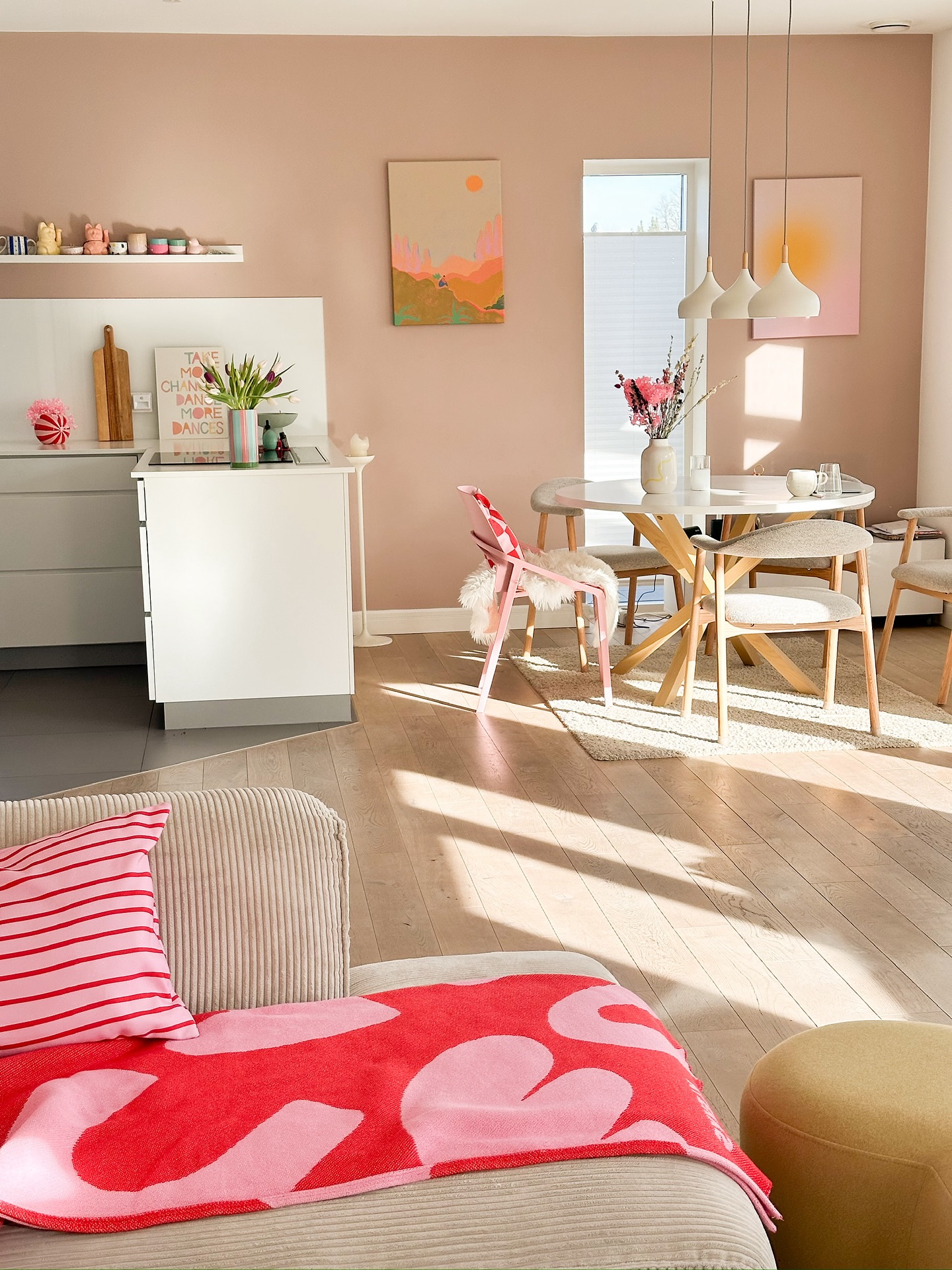 Happy Friday💛💛💛
Kommt gut ins Wochenende🤩🥂🌸
#colorfulhome #colorfulhomedecor #cornerofmyhome #interiør #interior123 #wohnliebe #cozyhomedecor #cozyhome #gemütlicheszuhause #schönerwohnen #interior #interiors #interiordesign
