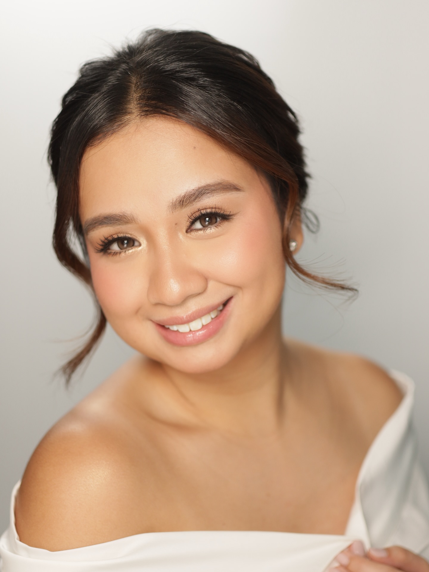 Bridal Preview
Makeup @ennahtrinidad
Hair @albertmuyohair
#makeupbyennahtrinidad
#byennahtrinidad
#ennahtrinidadmakeupartistry
www.ennahtrinidad.com
byennahtrinidad@gmail.com
@ennahtrinidad
fb: ennahtrinidadmakeupartistry