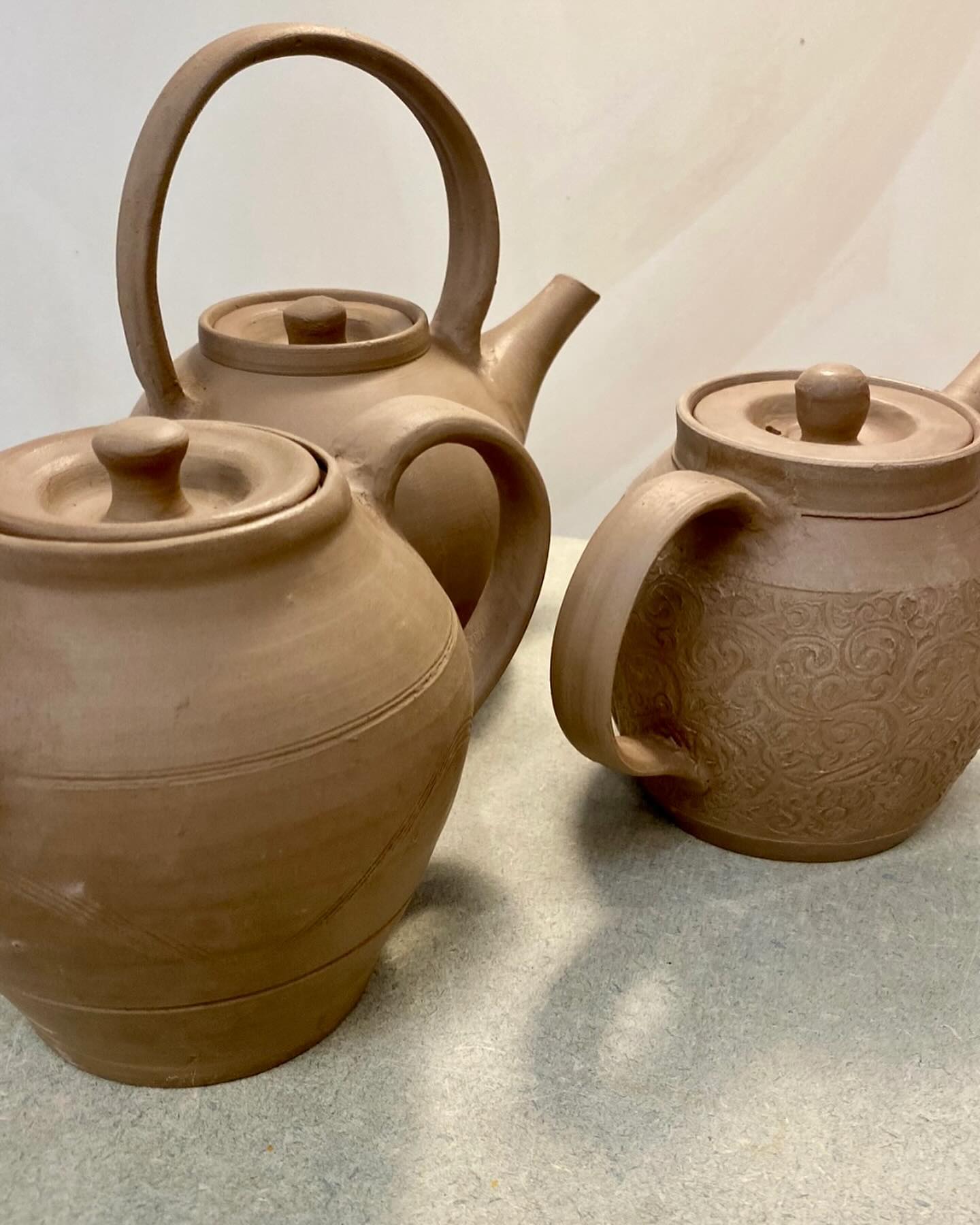 Where’d all the time go?
Last 2 days of month long masterclass with @briandickensonceramics @the.ceramic.studio
Here are my little teapots, short & stout …🫖🎵