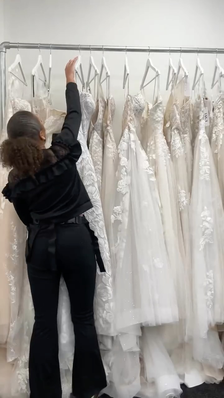 Calling all brides to be📢
If you are getting married in autumn this is the dress for you!! How stunning is this dress, we are loving the detail😍 DM us now to book in to try and become an EYB queen🖤
#weddingdress #bride #weddingexperience #weddings #weddingoutfits weddingstyle weddingdresses weddinginspiration weddingideas weddingdresssale bridalstyle bridesgrantham lincolnbride nottinghambride eastmidlandbride eastmidlandswedding bridetobe bridetribe newarkbride newarkontrent ollertonbrides tuxfordbrides Sleafordbrides mansfieldbrides doncasterbride