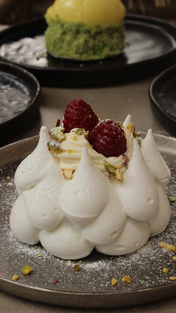 🇪🇸Con la llegada de la primavera, todos queremos cambios, más amor y algo dulce 💛
Por eso hemos creado nuevos postres — ligeros, delicados y capaces de enamorar desde el primer bocado, elaborados con productos naturales cuidadosamente seleccionados.
Prueba la primavera en cada sabor 🌸
Restaurante Como Yo
Plaza Tetuan 18
+34624098889
🇬🇧With the arrival of spring, we all crave change, more love, and something sweet 💛
That’s why we’ve created new desserts — light, delicate, and made to make you fall in love from the very first bite, crafted with carefully selected natural ingredients.
Taste the spring in every bite 🌸
Restaurant Como Yo
Plaza Tetuan 18
+34624098889
#goodfoodvalencia