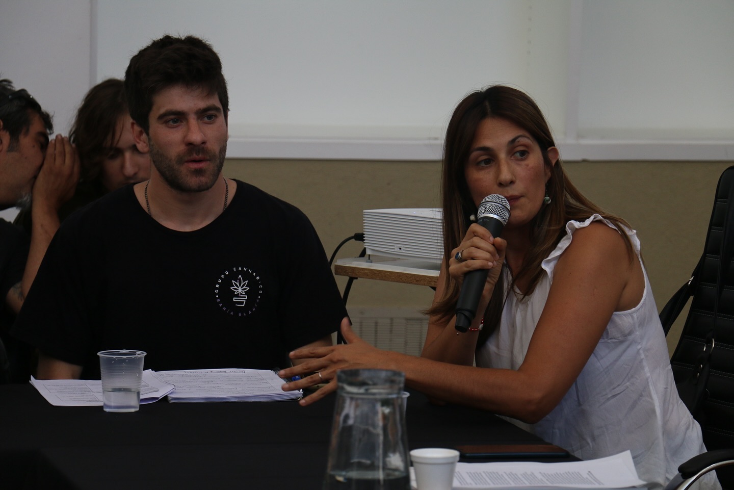En @provinciaba se crearon, en el marco de las leyes nacionales conseguidas por el movimiento c*nnábico en los últimos años, distintas políticas públicas sanitarias y productivas.
Si bien es habitual reconocer que el crecimiento de emprendimientos y organizaciones se da con esfuerzo, pocas veces se contempla que ese esfuerzo tiene que poder, también, ser conocido y reconocido para verse concretado en proyectos.
Contar con una provincia dispuesta a la escucha y el trabajo es para las y los productores bonaerenses un impulso a seguir creciendo 💚