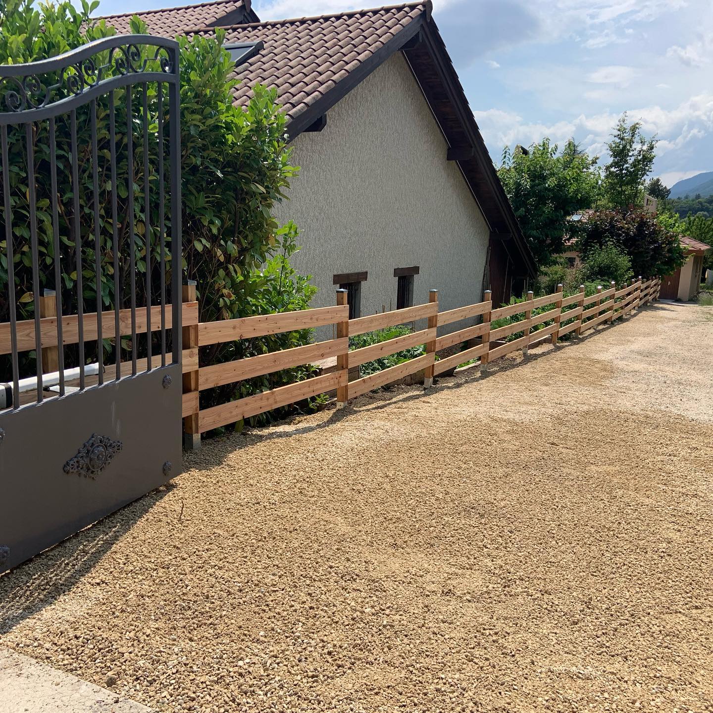 🚧 Nouvelle réalisation 🚨
1 - Création d’un potager surélevé en poutre en chêne
2- Réalisation d’un chemin en copeaux de bois
3- Mise en place d’une pompe immergée dans un récupérateur d’eau de pluie & raccordement
4- Réalisation d’une clôture en mélèze sur mesure 🚧
Merci à mes clients pour leur confiance 🍃🌻